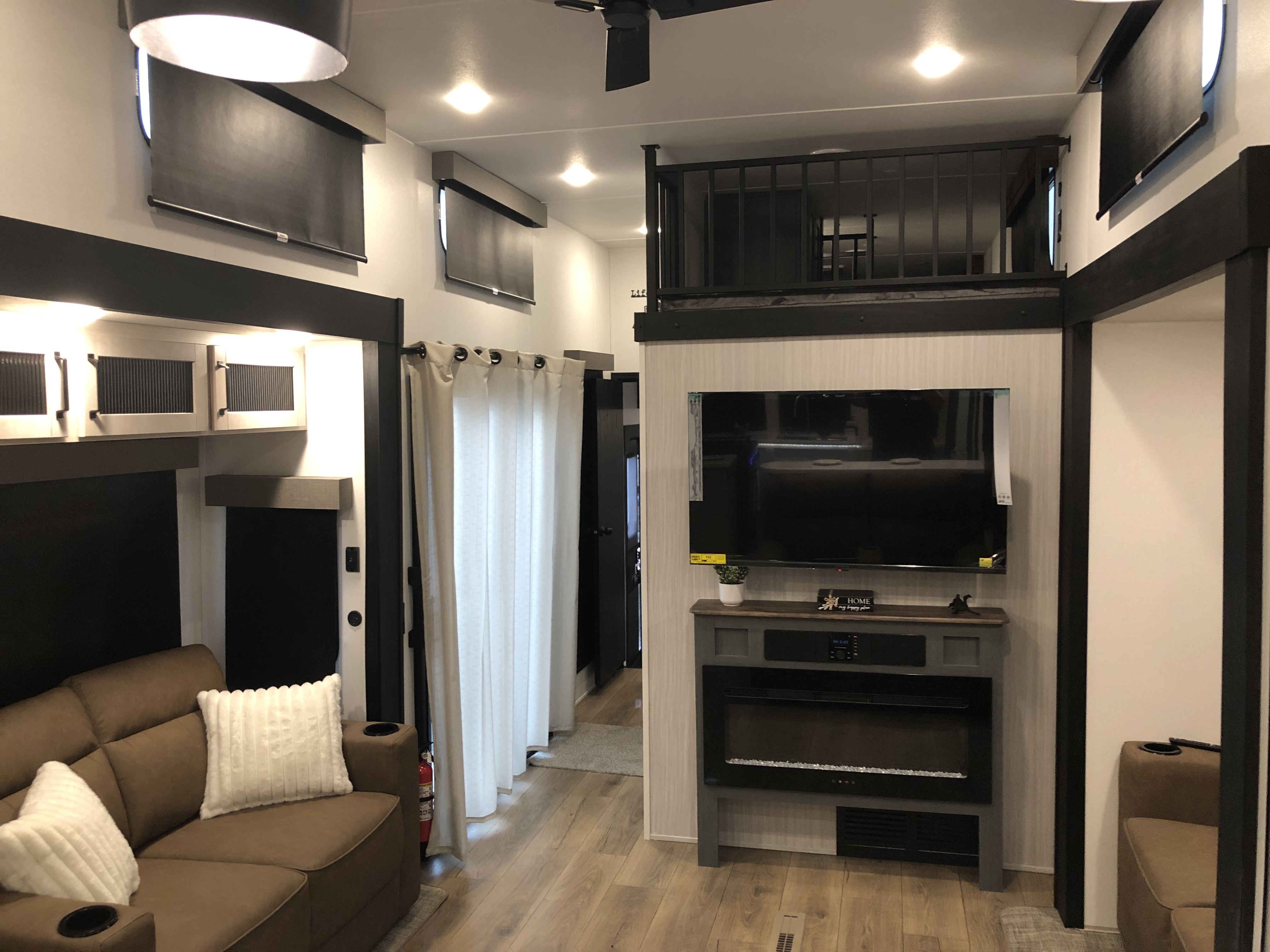 2027 Forest River Puma Vista 403LFT - Image 24