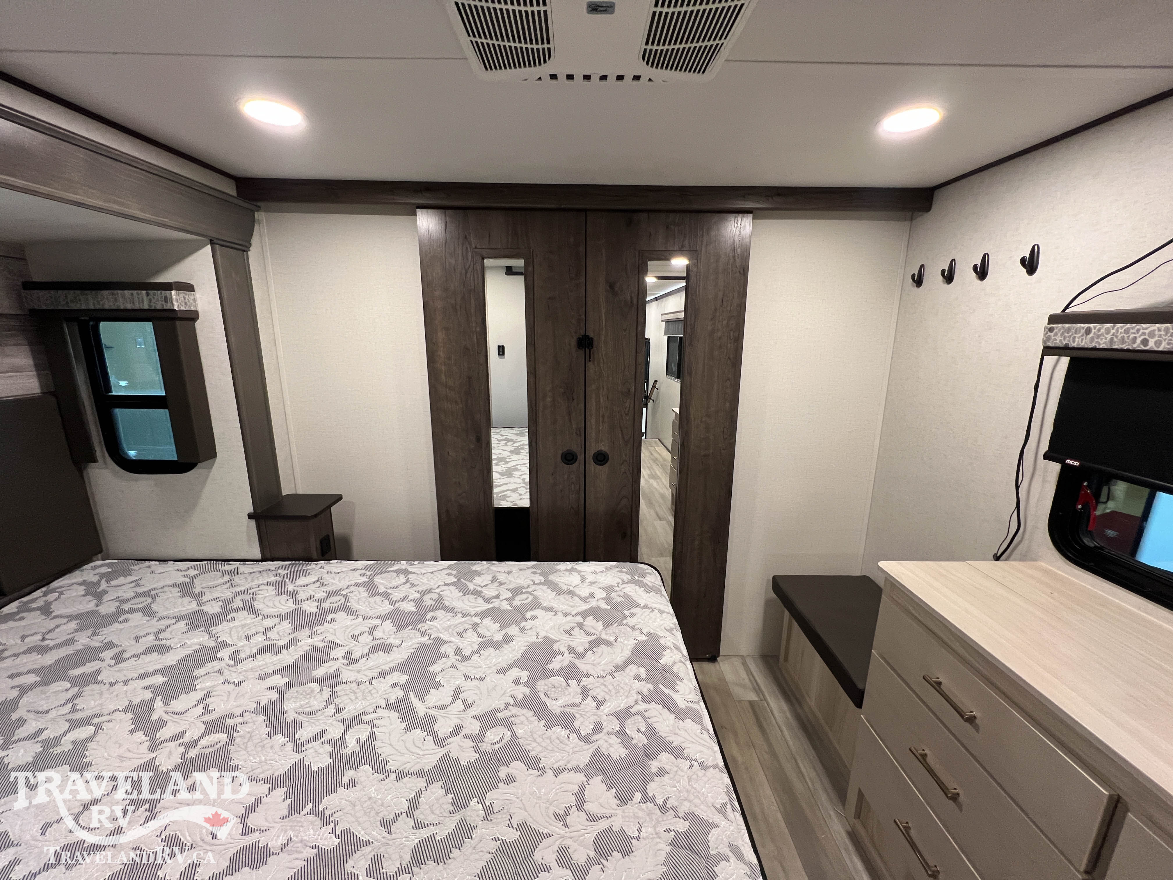 2022 Alliance RV Paradigm 390MP - Image 22