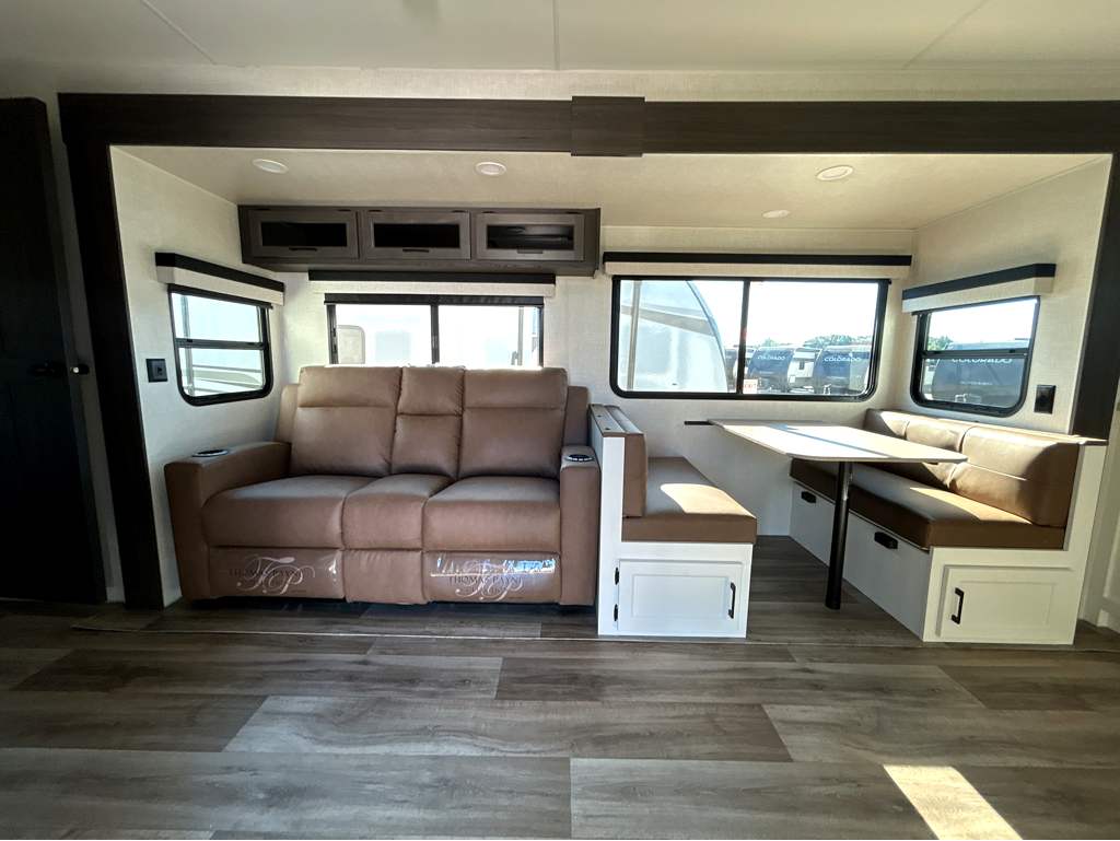 2026 VENTURE RV SPORTTREK 251VFK - Image 9