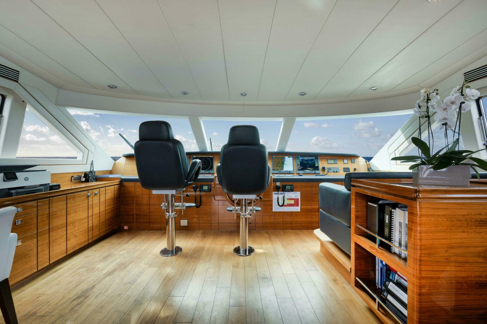 2012 Horizon P110 Tri-Deck - Image 28