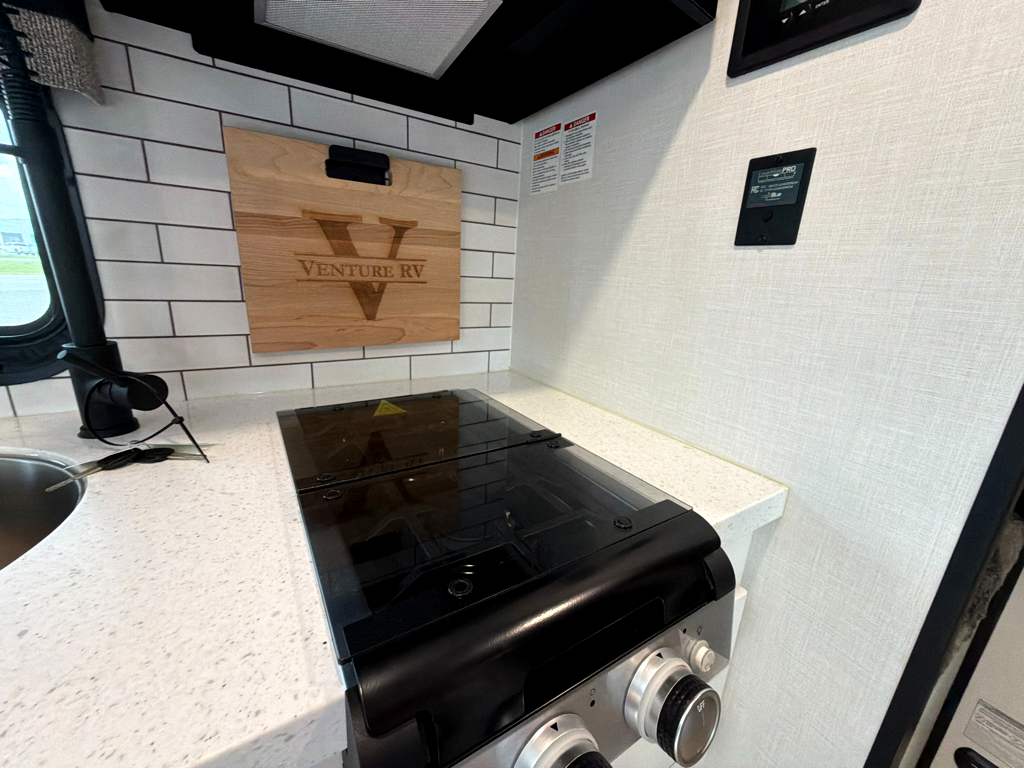 2026 VENTURE RV SPORTTREK STINGER 161VUD - Image 24