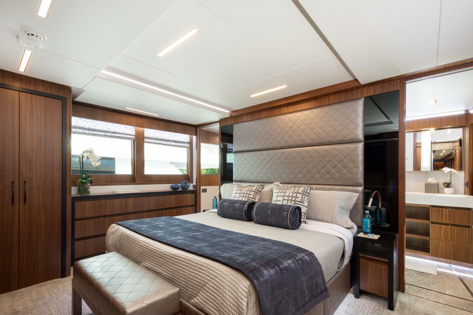 2024 Hargrave Raised Pilothouse - Image 10