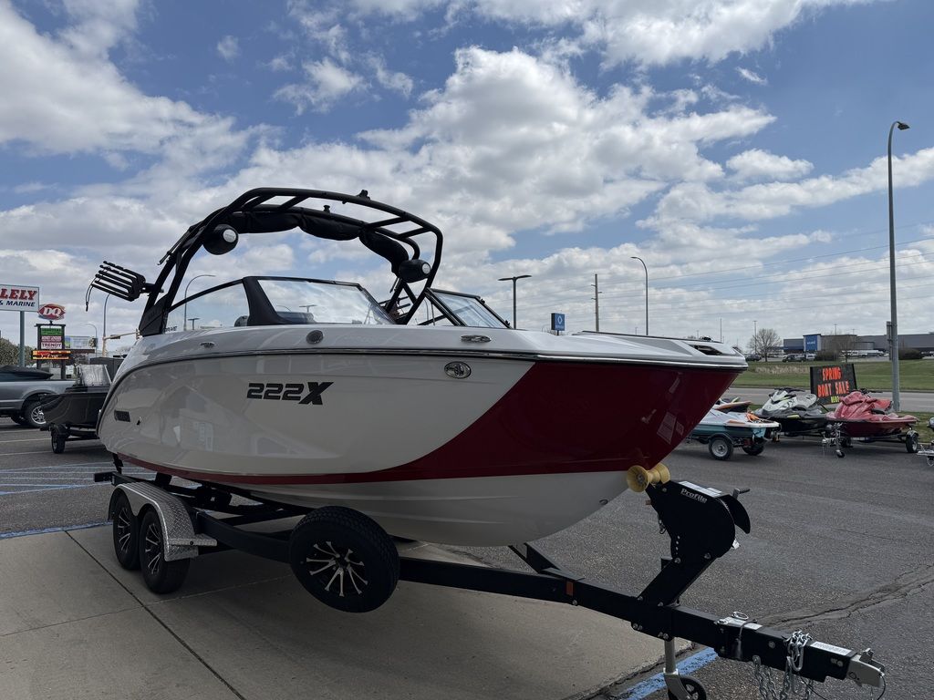 2026 Yamaha Boats 222XD - Image 9