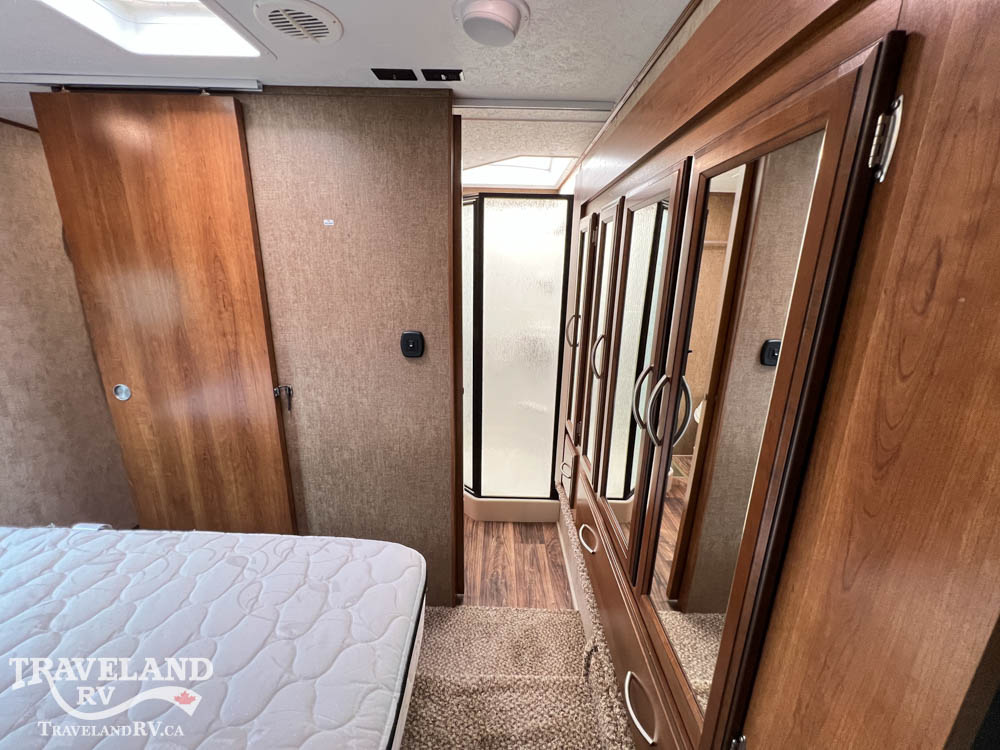 2015 Prime Time Crusader 295RST - Image 36