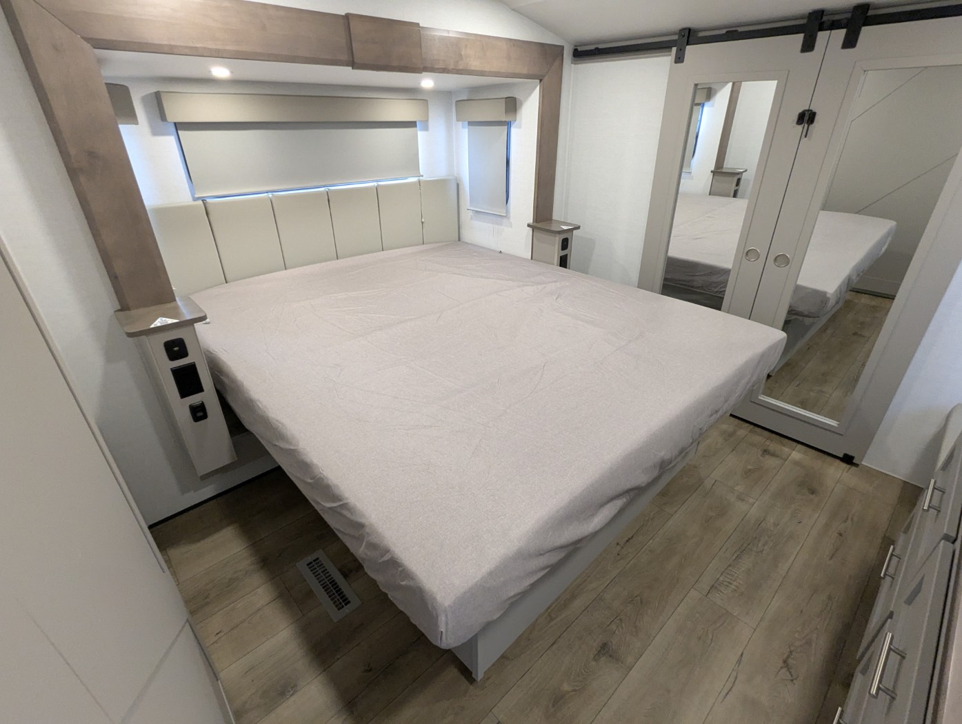 2026 Alliance RV Avenue 35RKS - Image 7