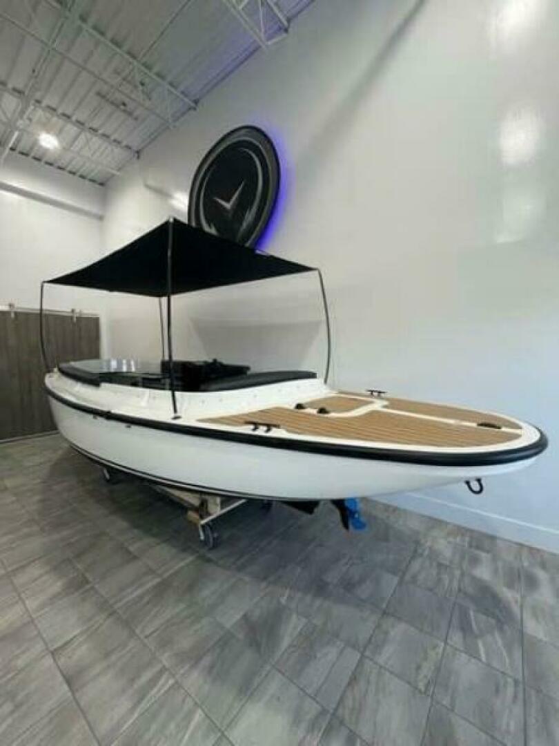 2024 Vision WX Tritoon - Image 200