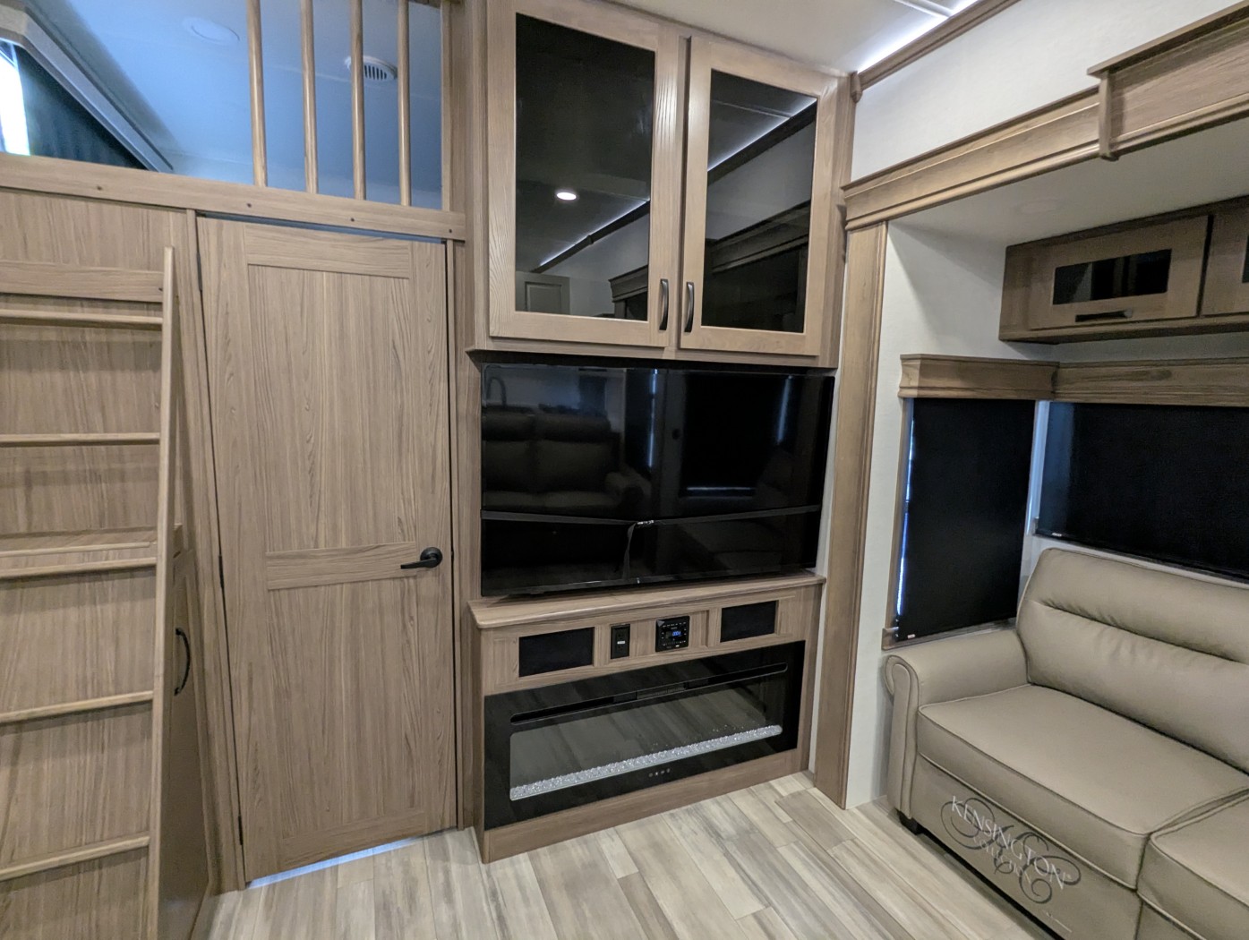 2024 Alliance RV Paradigm 395DS - Image 15