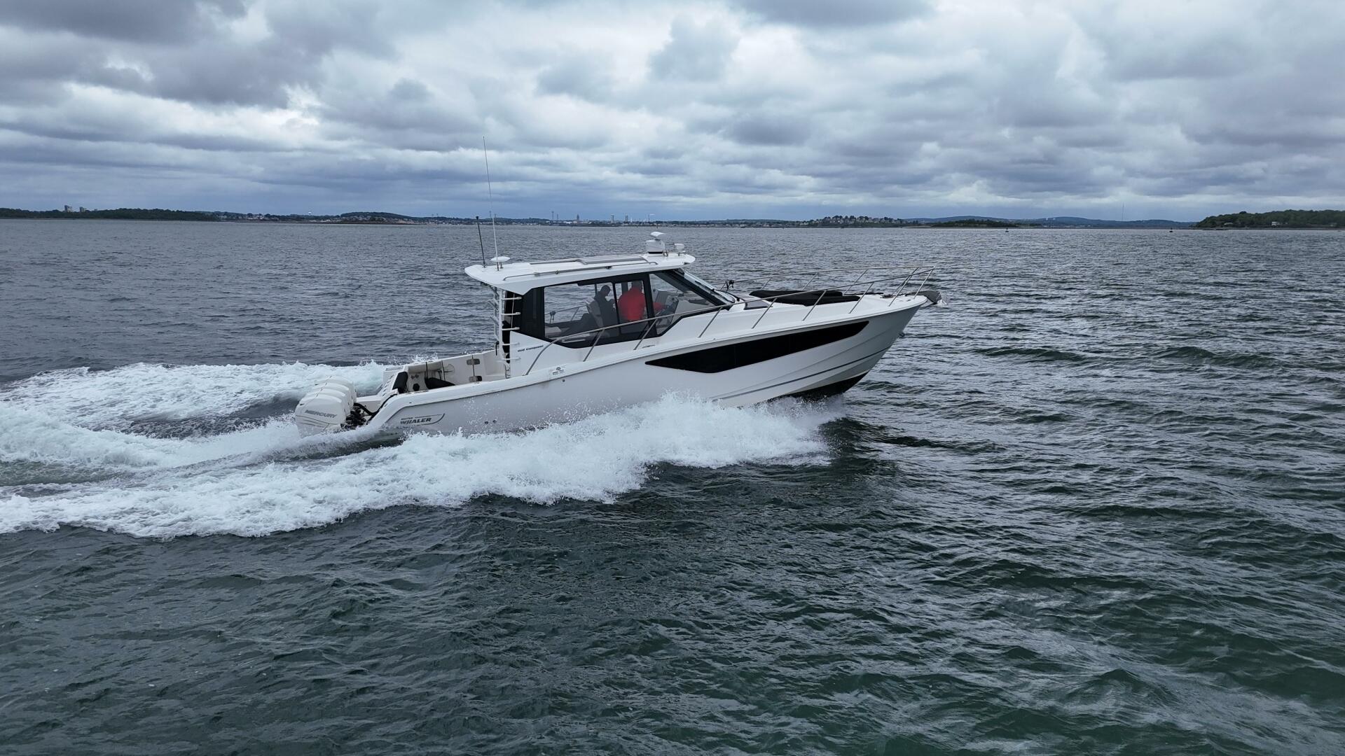2021 Boston Whaler 405 Conquest - Image 13