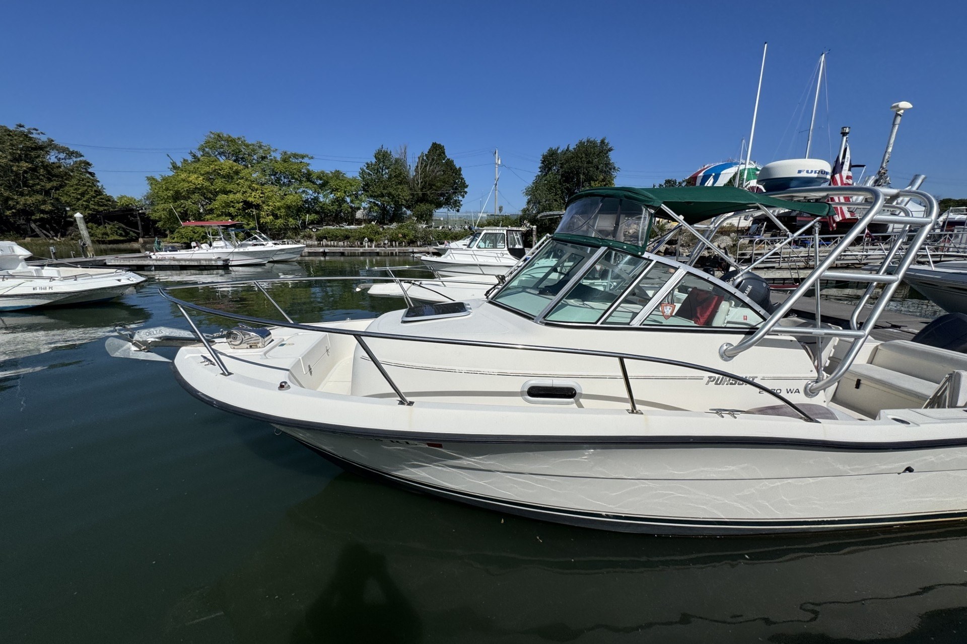 1999 Pursuit 2470 Walkaround - Image 5