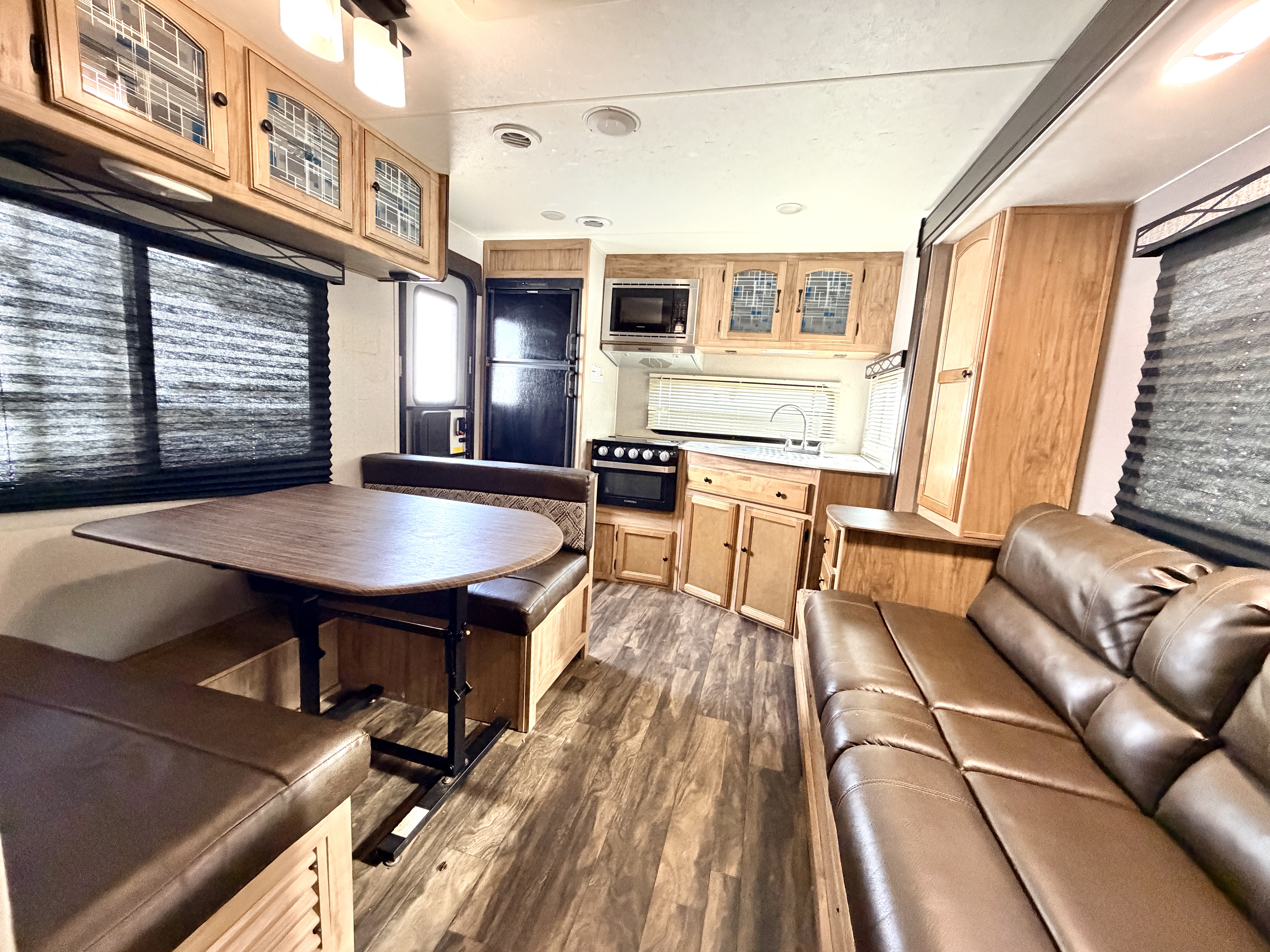 2019 Coachmen Freedom Express Ultra Lite 246RKS - Image 9