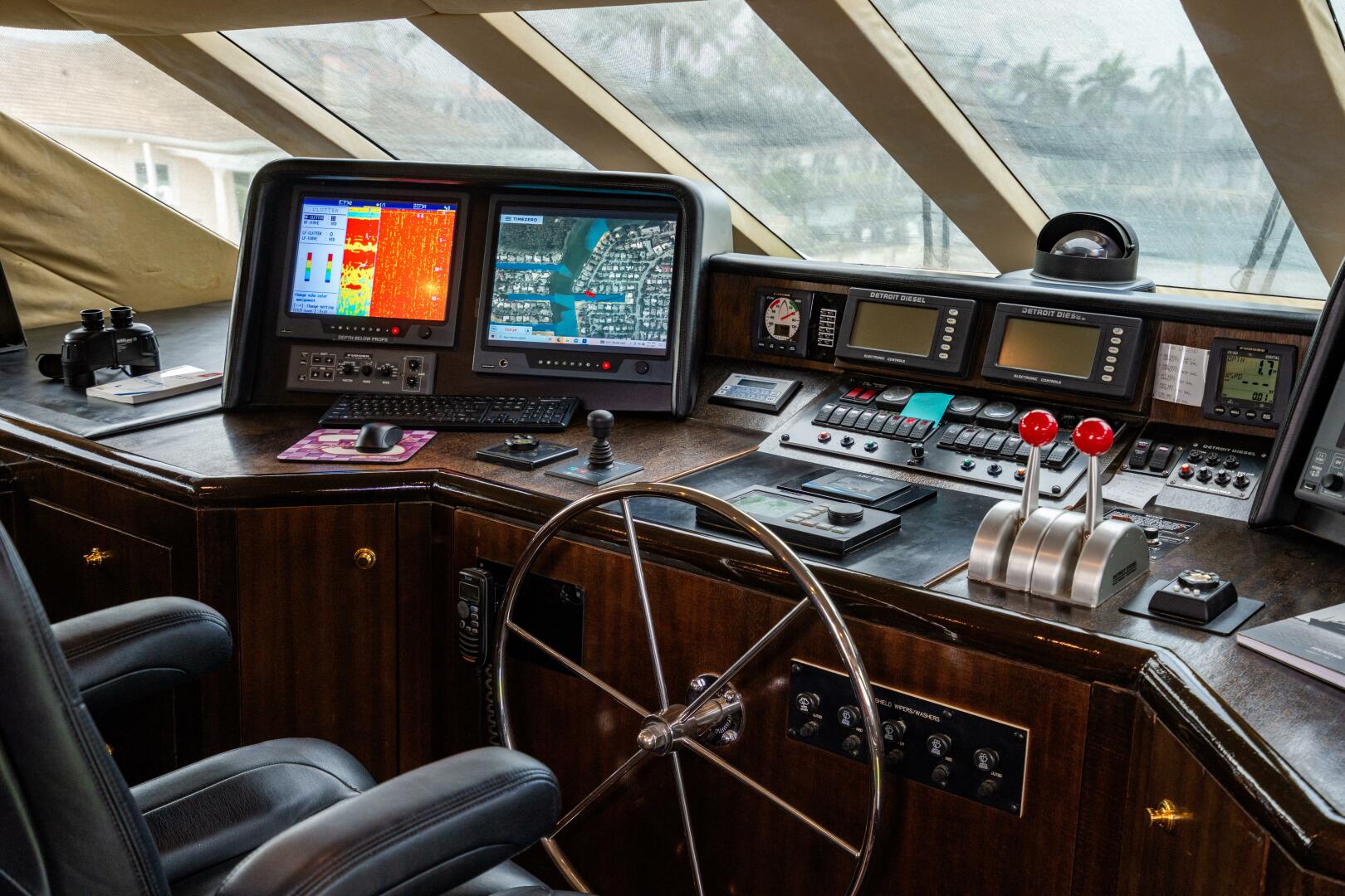 2001 Hatteras 100 Motor Yacht - Image 96