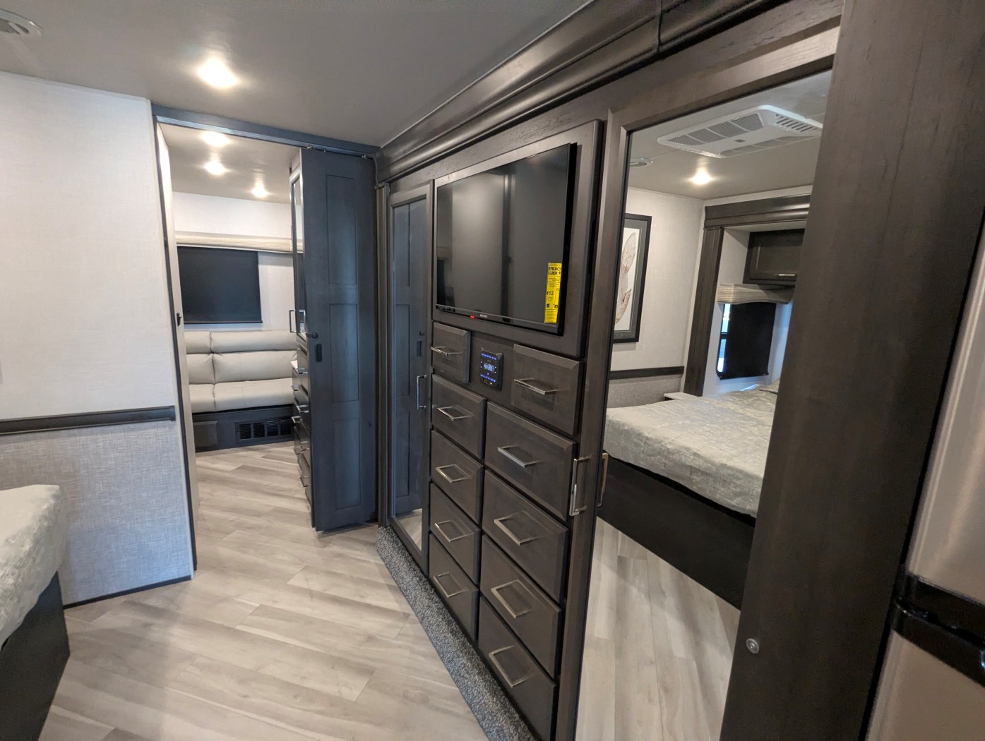 2026 Holiday Rambler Invicta 36Y - Image 32