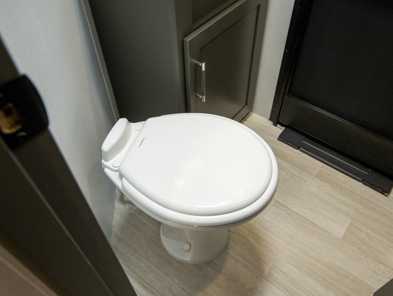 2026 Keystone Bullet Premium 330BKQ - Image 16
