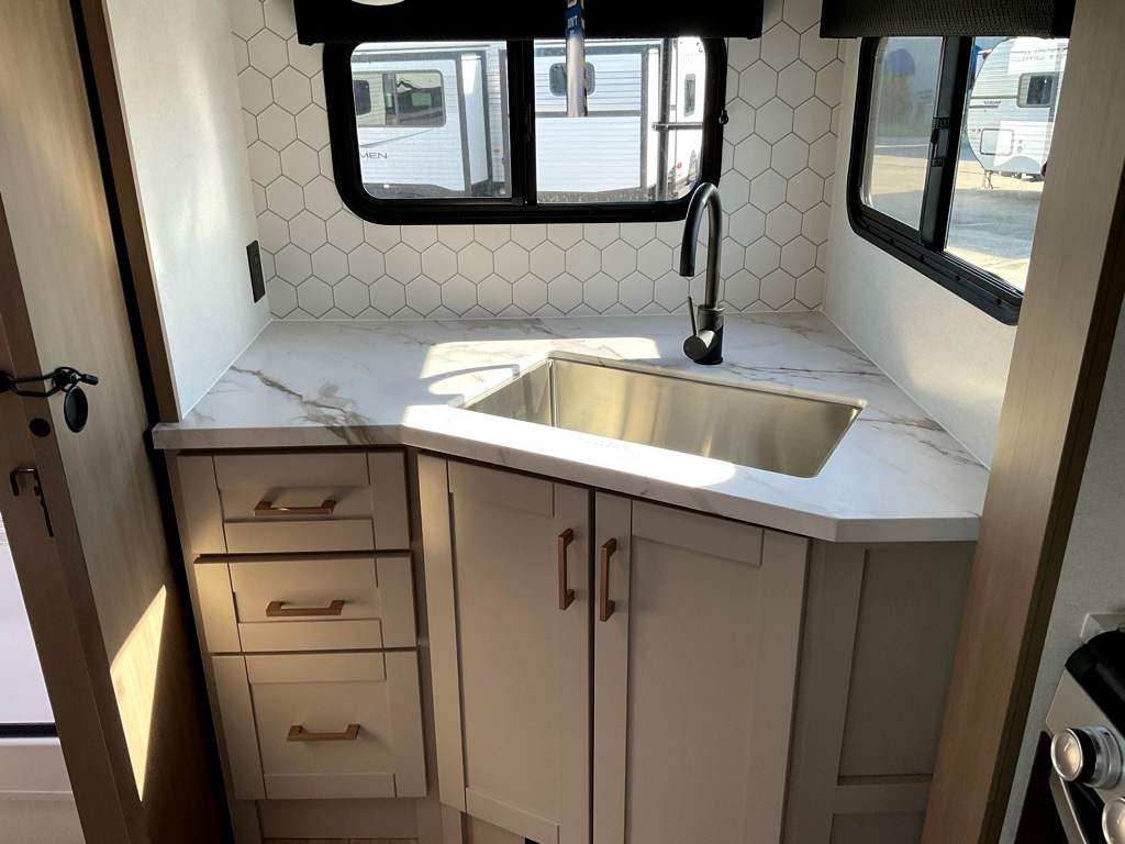 2027 JAYCO Jay Feather 21MML - Image 17
