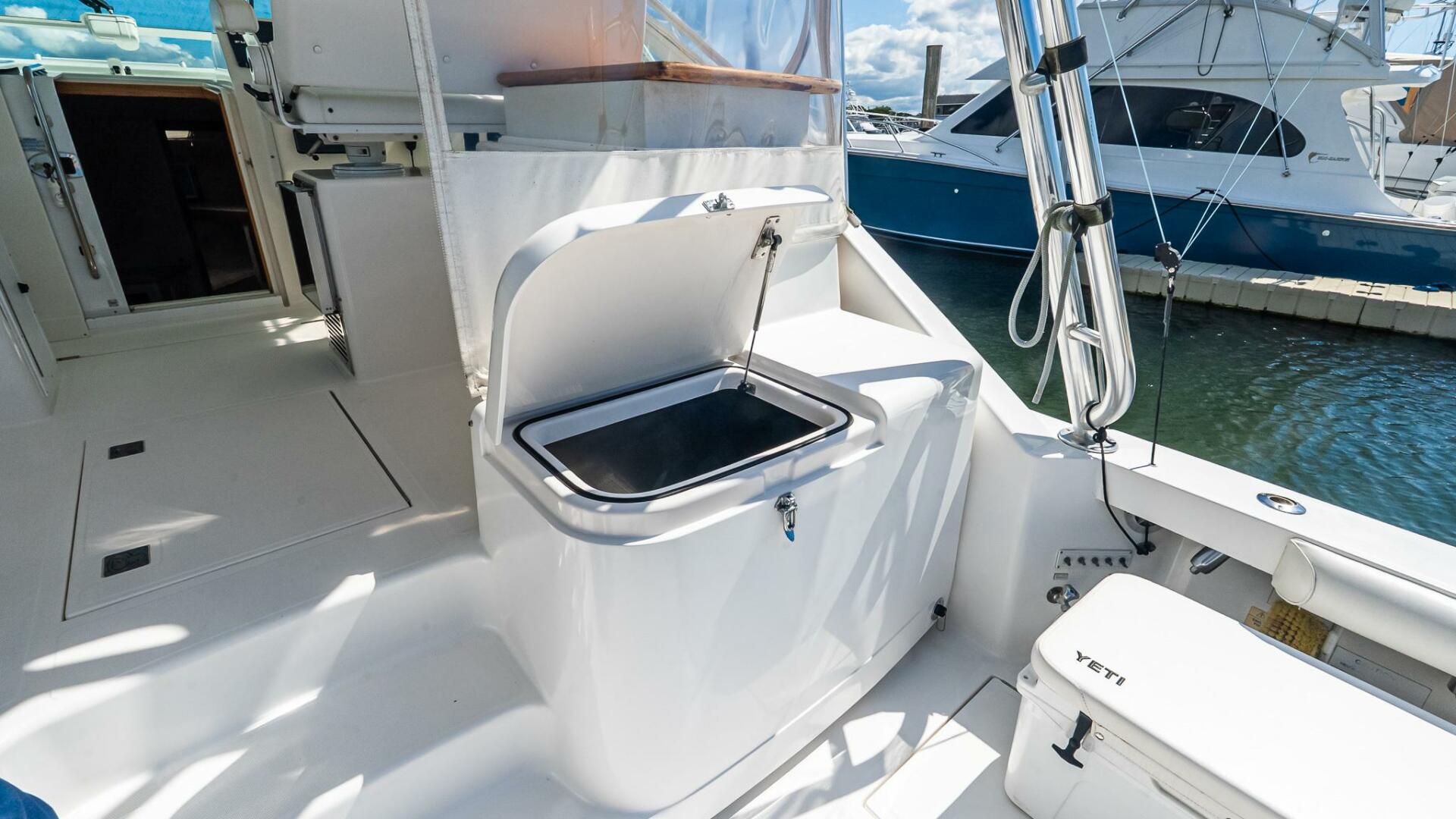 2008 Cabo 38 Express - Image 11