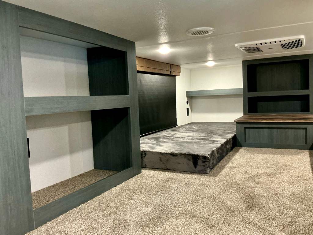2026 PALOMINO 423LFT - Image 17