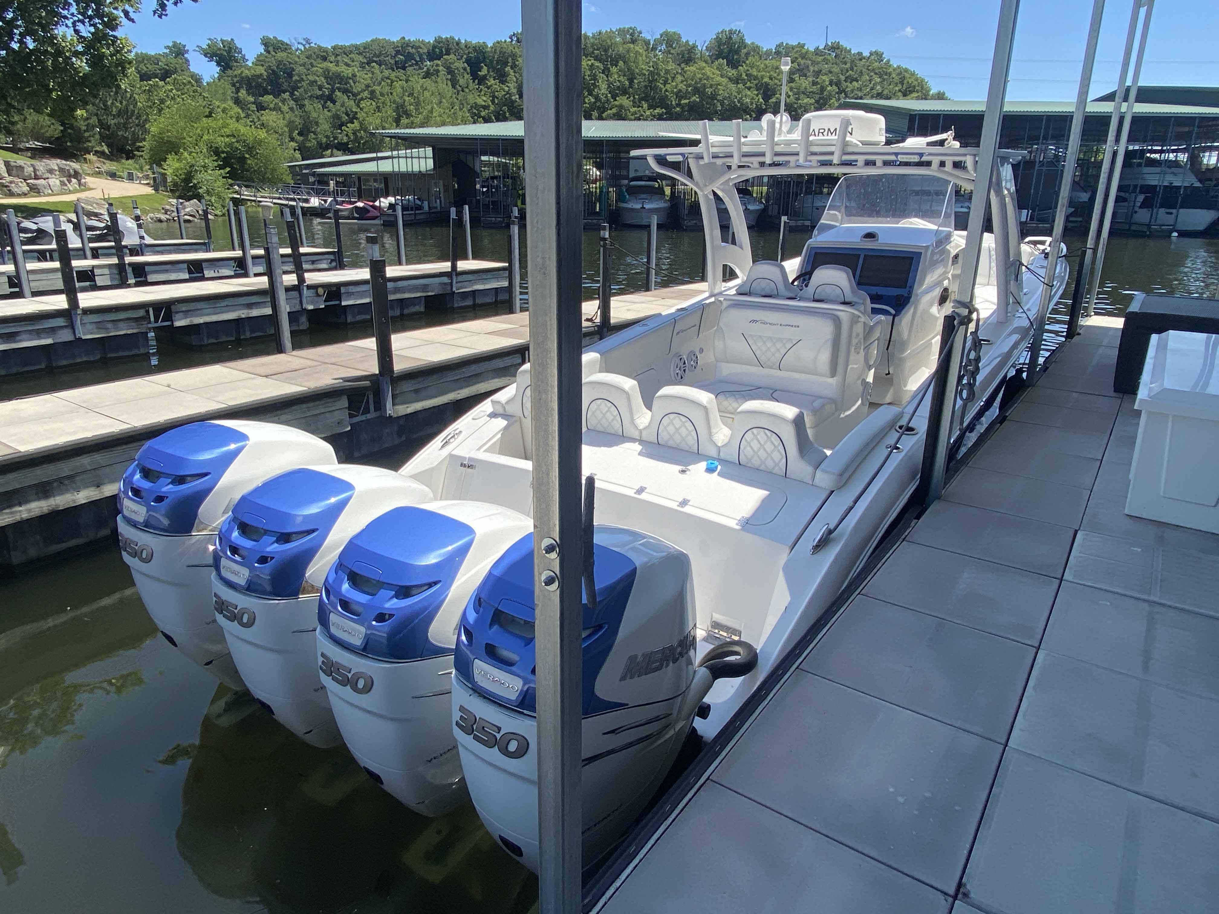 2017 Midnight Express 39 Cuddy  - Image 28