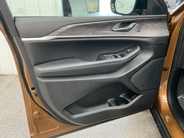 2026 Jeep Grand-Cherokee-L Laredo Altitude 4x4 - Image 18