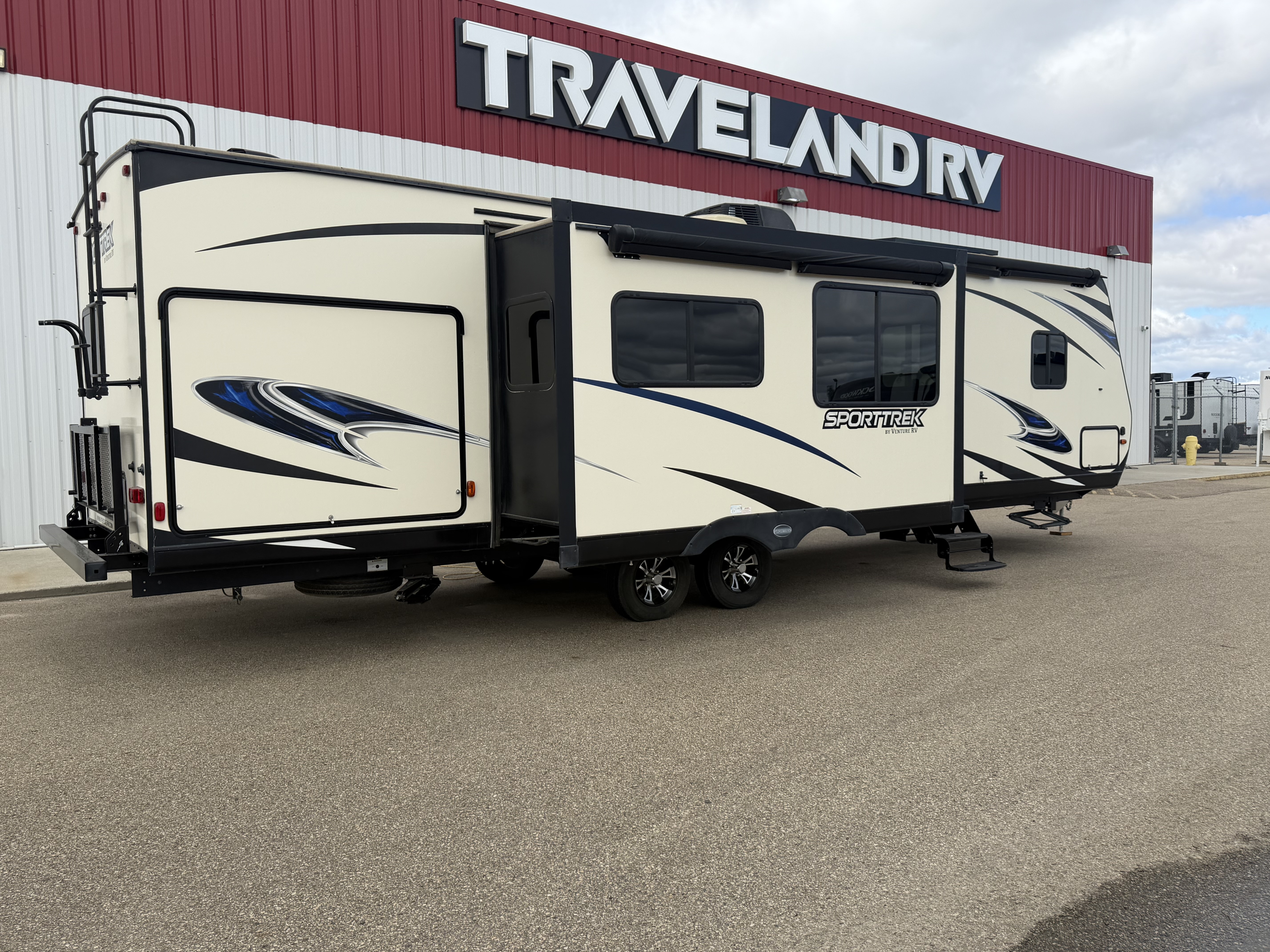 2018 VENTURE RV SPORT TREK 327 VIK - Image 8
