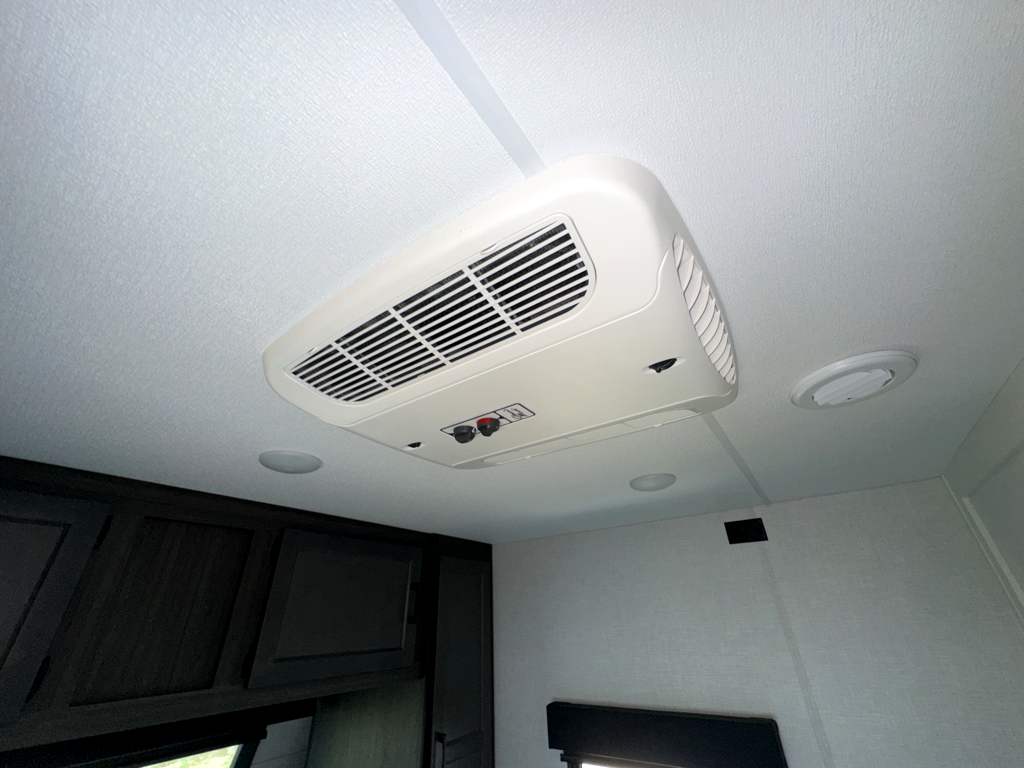 2026 VENTURE RV SPORTTREK 261VBH - Image 22