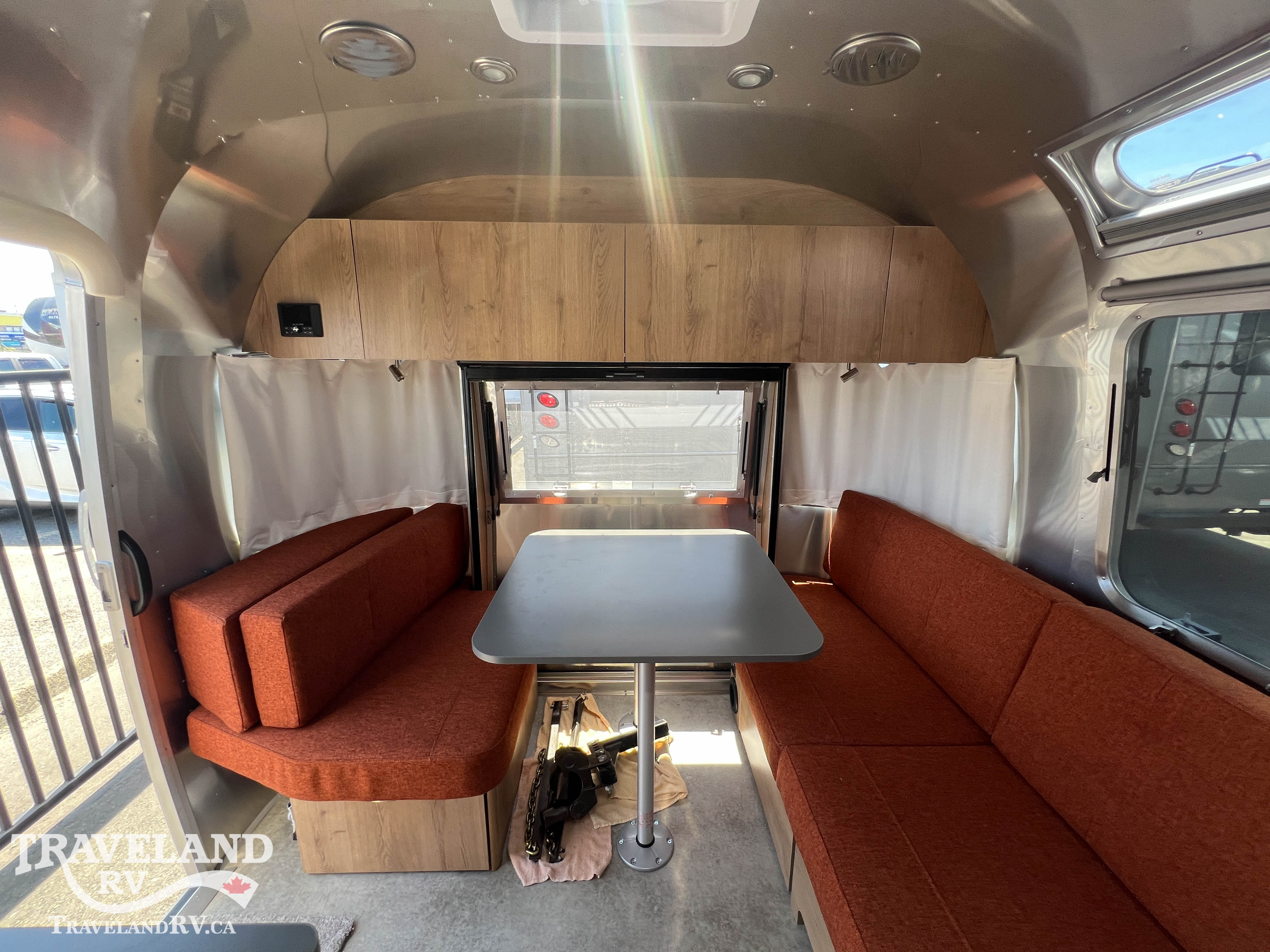 2025 Airstream Tradewind 25FBT - Image 10