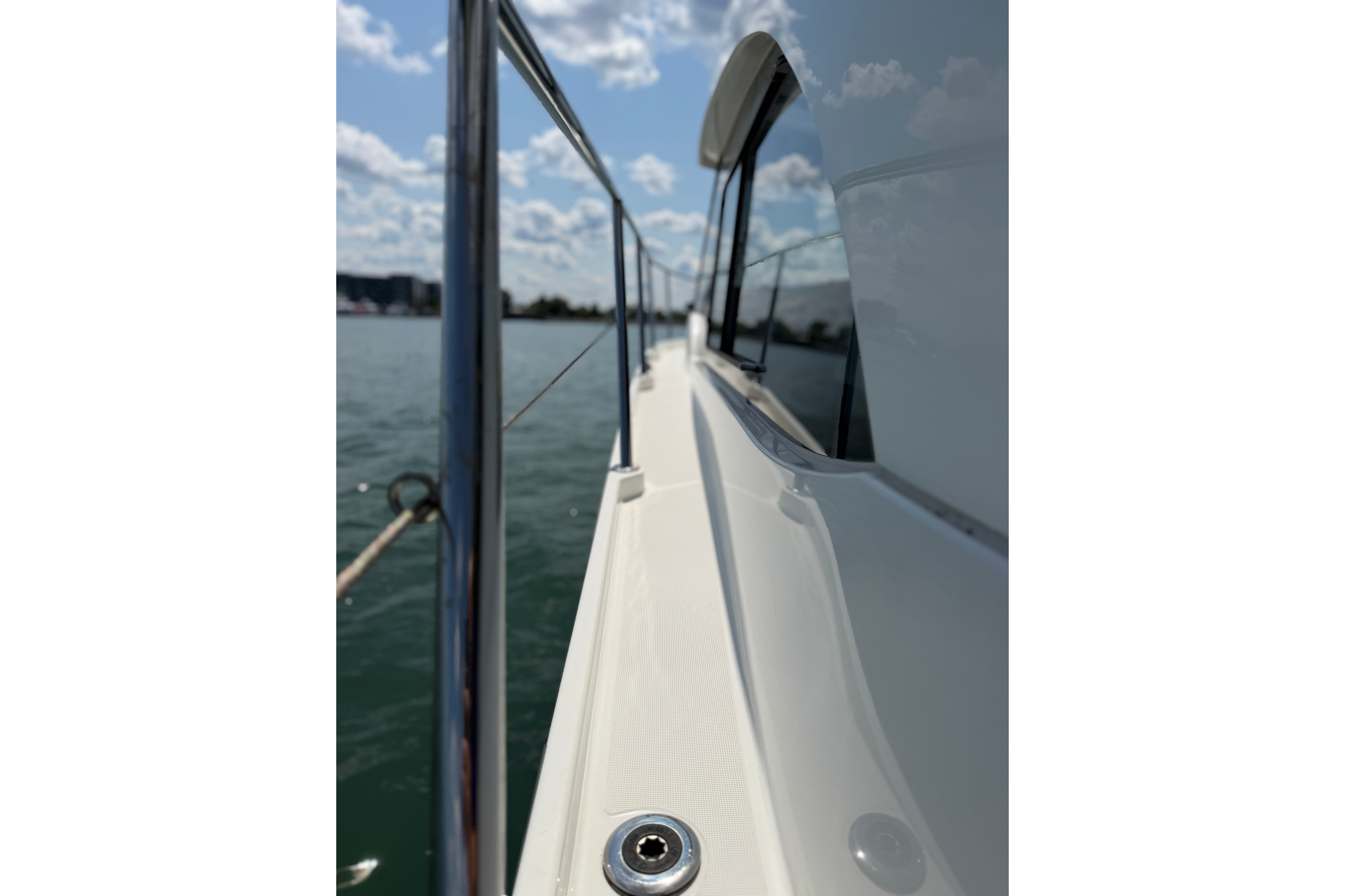 2023 Beneteau Antares 11 OB - Image 12