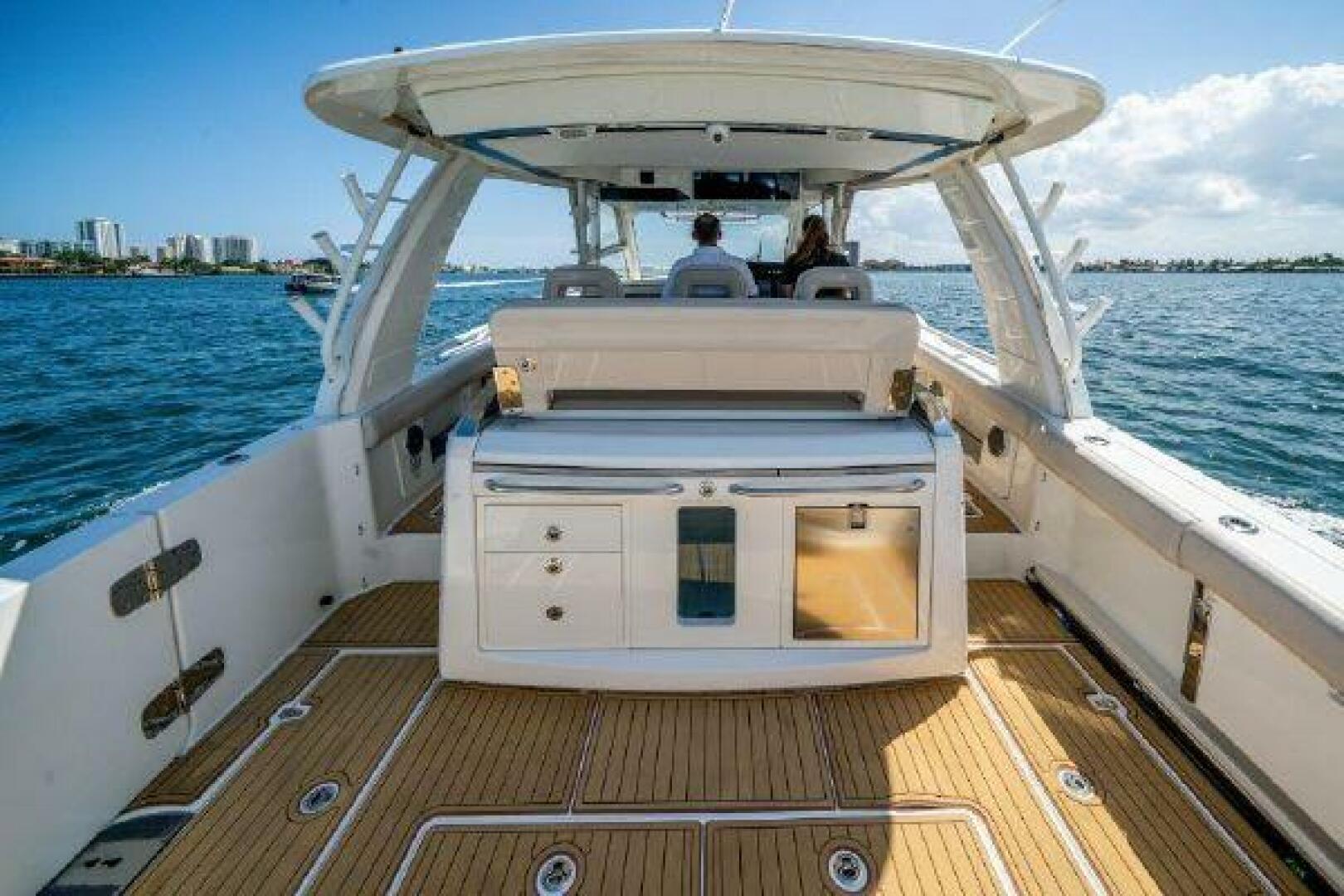 2017 Boston Whaler 42 Outrage - Image 14