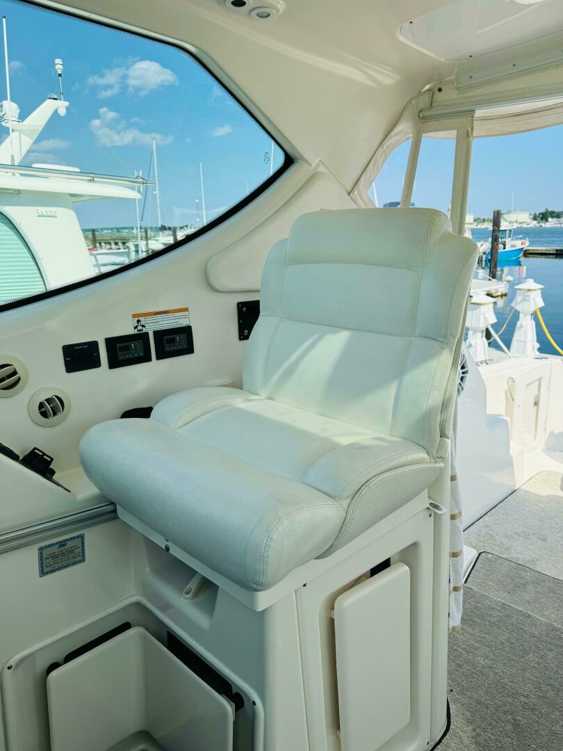 2007 Tiara Yachts 3900 Sovran - Image 10