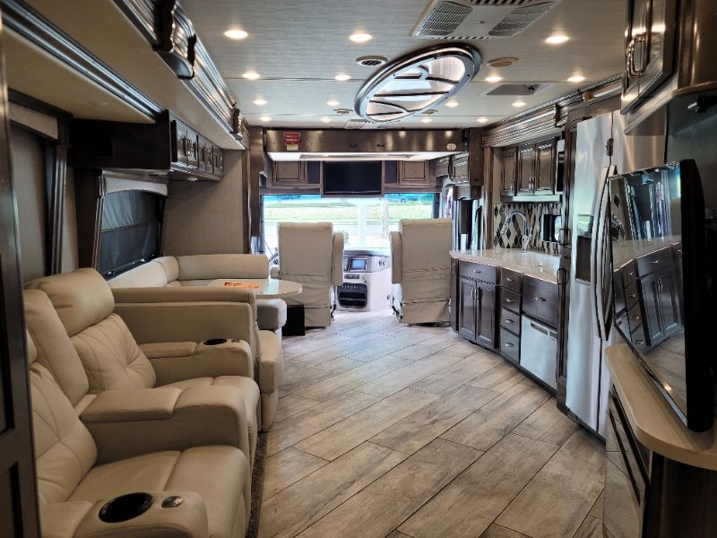 2022 Fleetwood Discovery 38K - Image 27