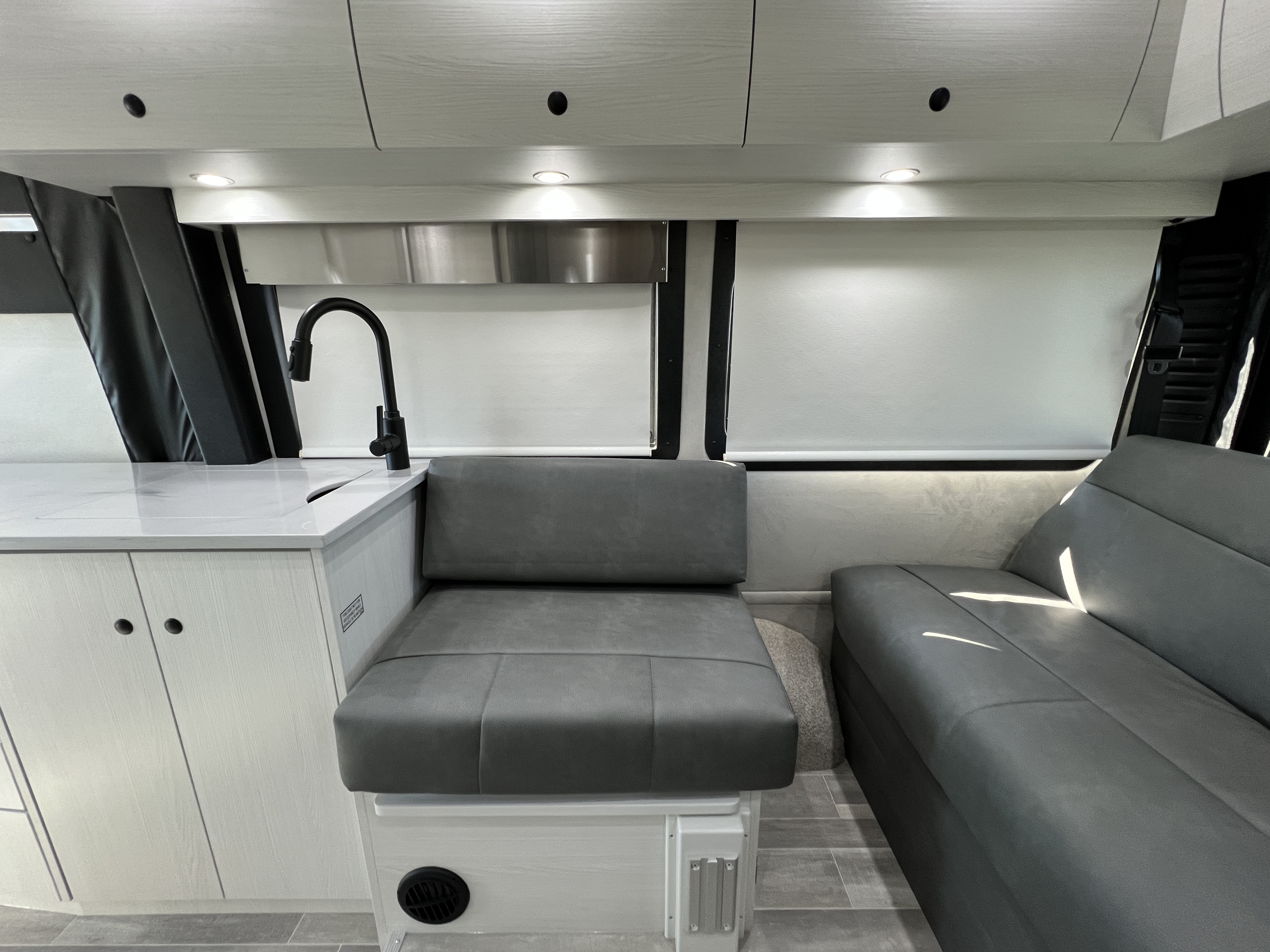 2027 Pleasure-Way Lexor TS - Image 19