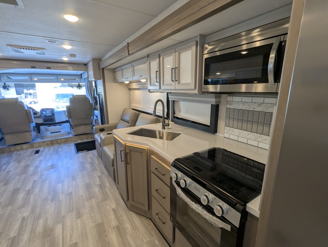 2026 Thor Motor Coach Windsport 35R - Image 32