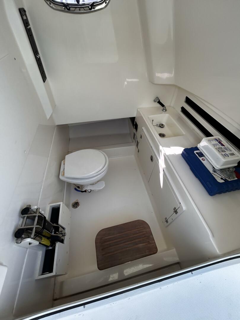 2017 Boston Whaler 330 Outrage - Image 14