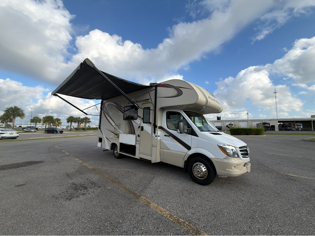 2019 Thor Motor Coach FOUR WINDS 24WS - Image 32