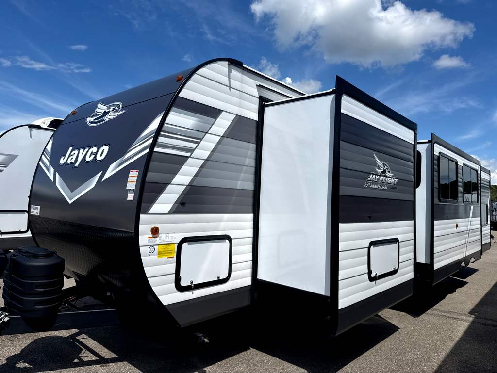 2027 JAYCO JAY FLIGHT 325BHT - Image 2