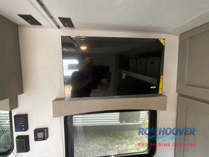 2025 COACHMEN VIKING 25QBH - Image 9
