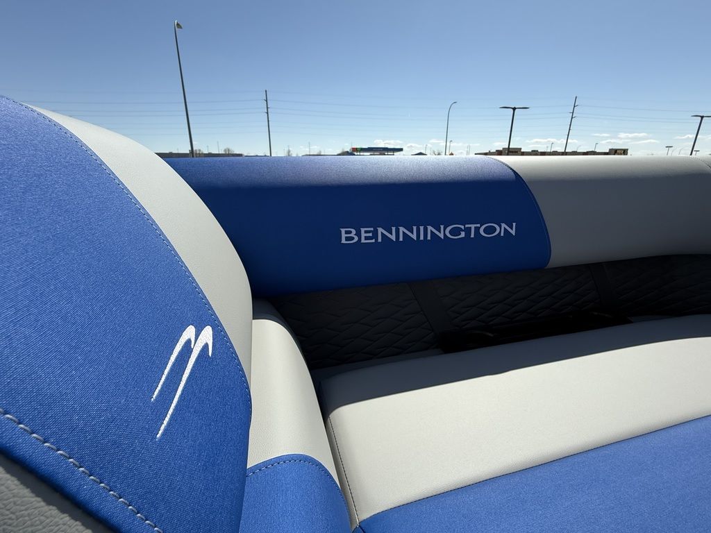 2025 Bennington 22 SSB Swingback Tri-Toon Pontoon - Image 34