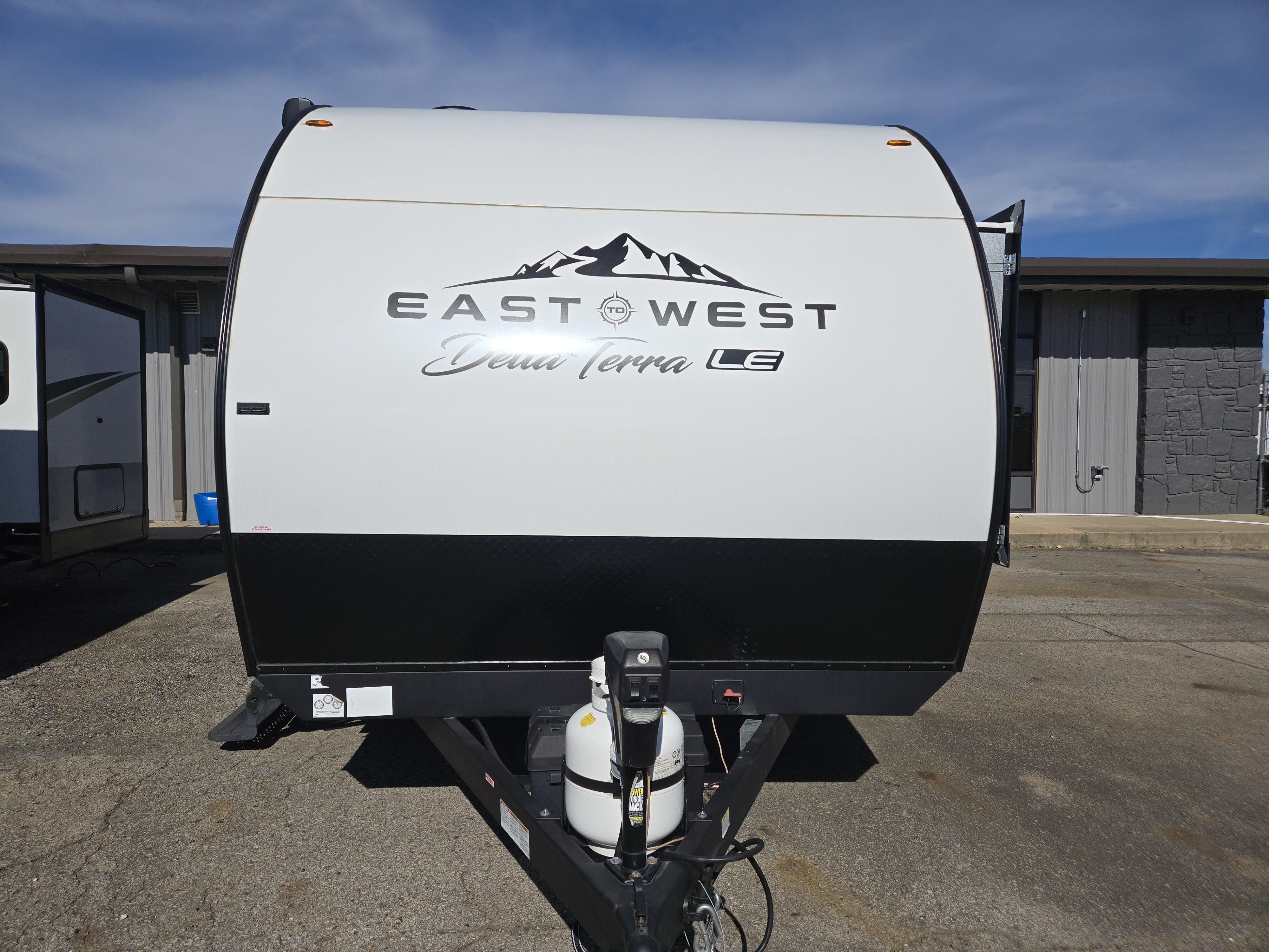 2023 East to West Della Terra LE 175BHLE - Image 2