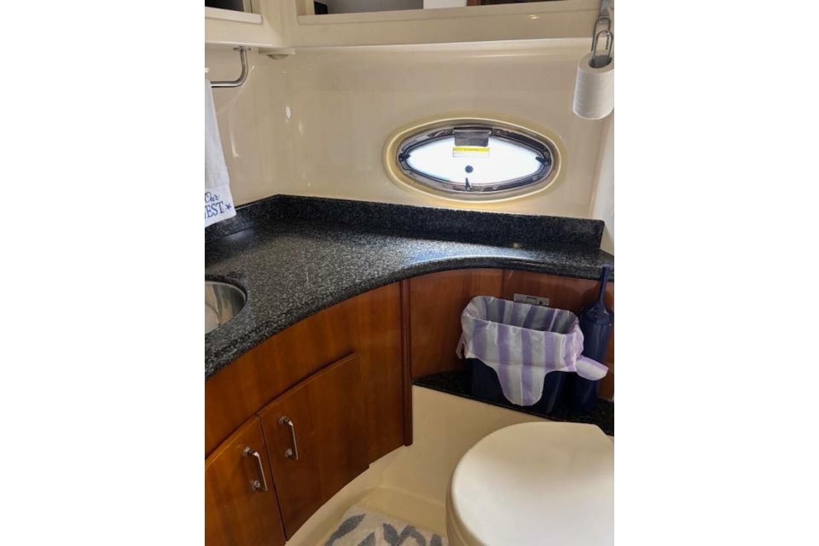 2004 Carver 466 Motor Yacht - Image 48