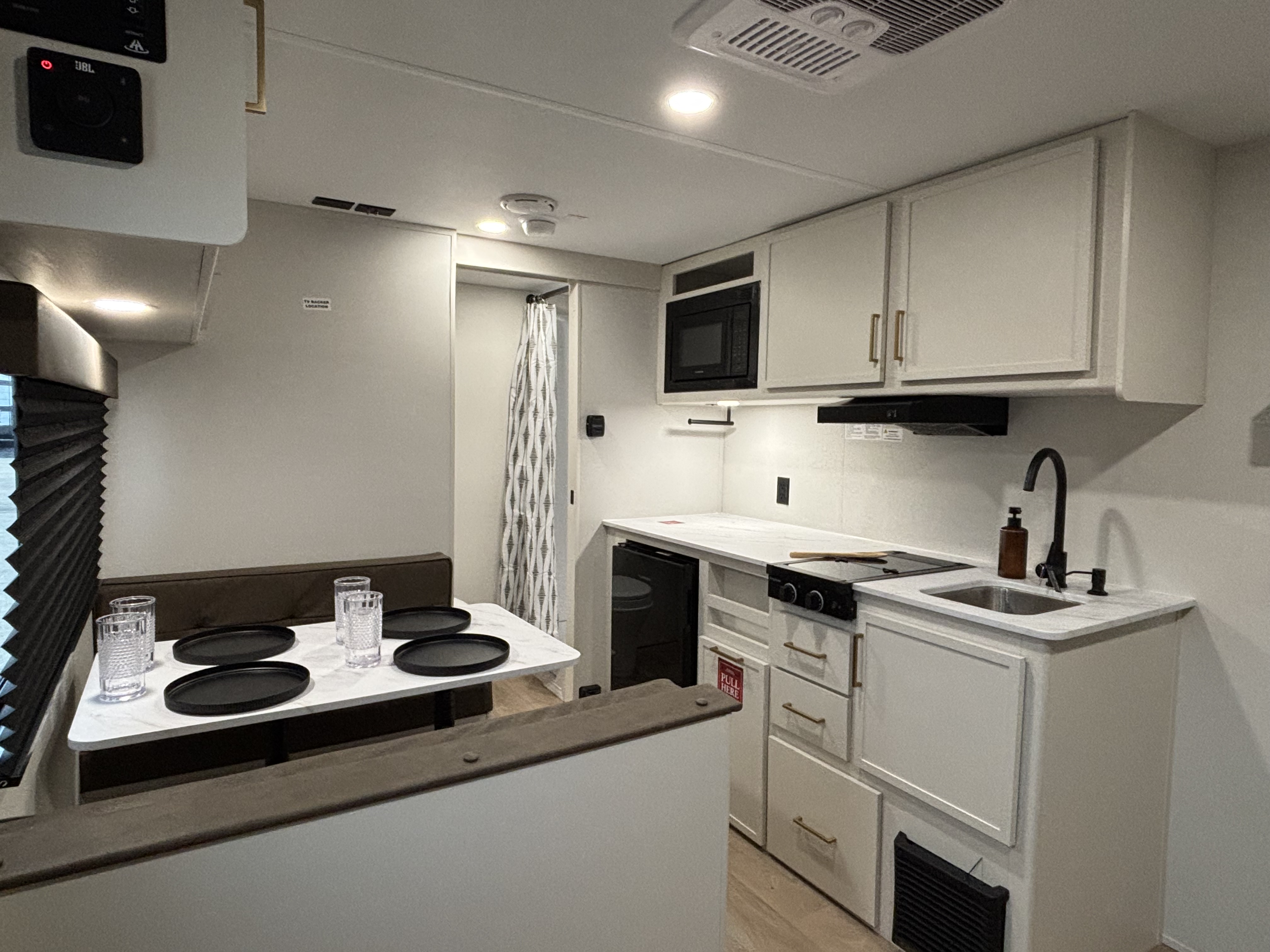 2026 Grand Design Transcend ONE 151RB - Image 9