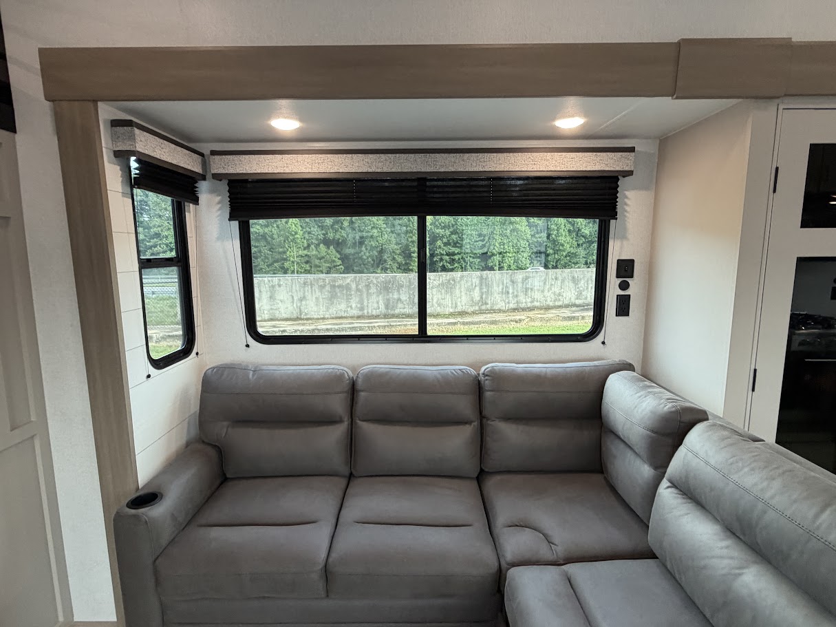 2027 JAYCO JAY FLIGHT BUNGALOW 404LOFT - Image 11