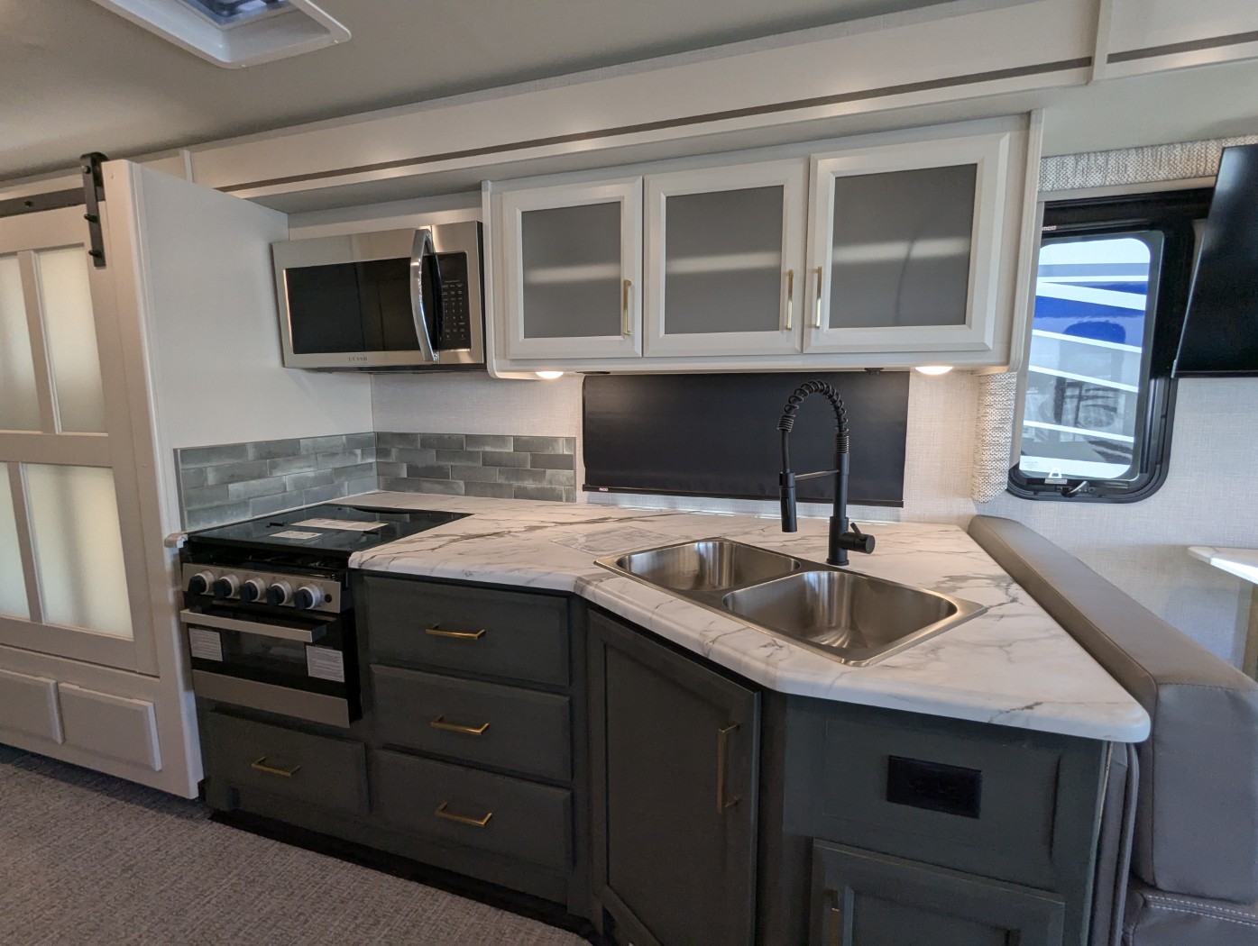 2026 Holiday Rambler Admiral 34J - Image 24