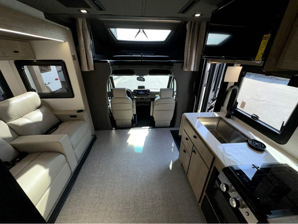 2026 Grand Design Lineage Series M 25TK - Image 16