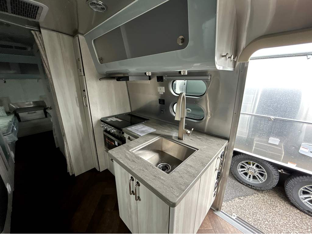 2027 Airstream International 25FB - Image 14