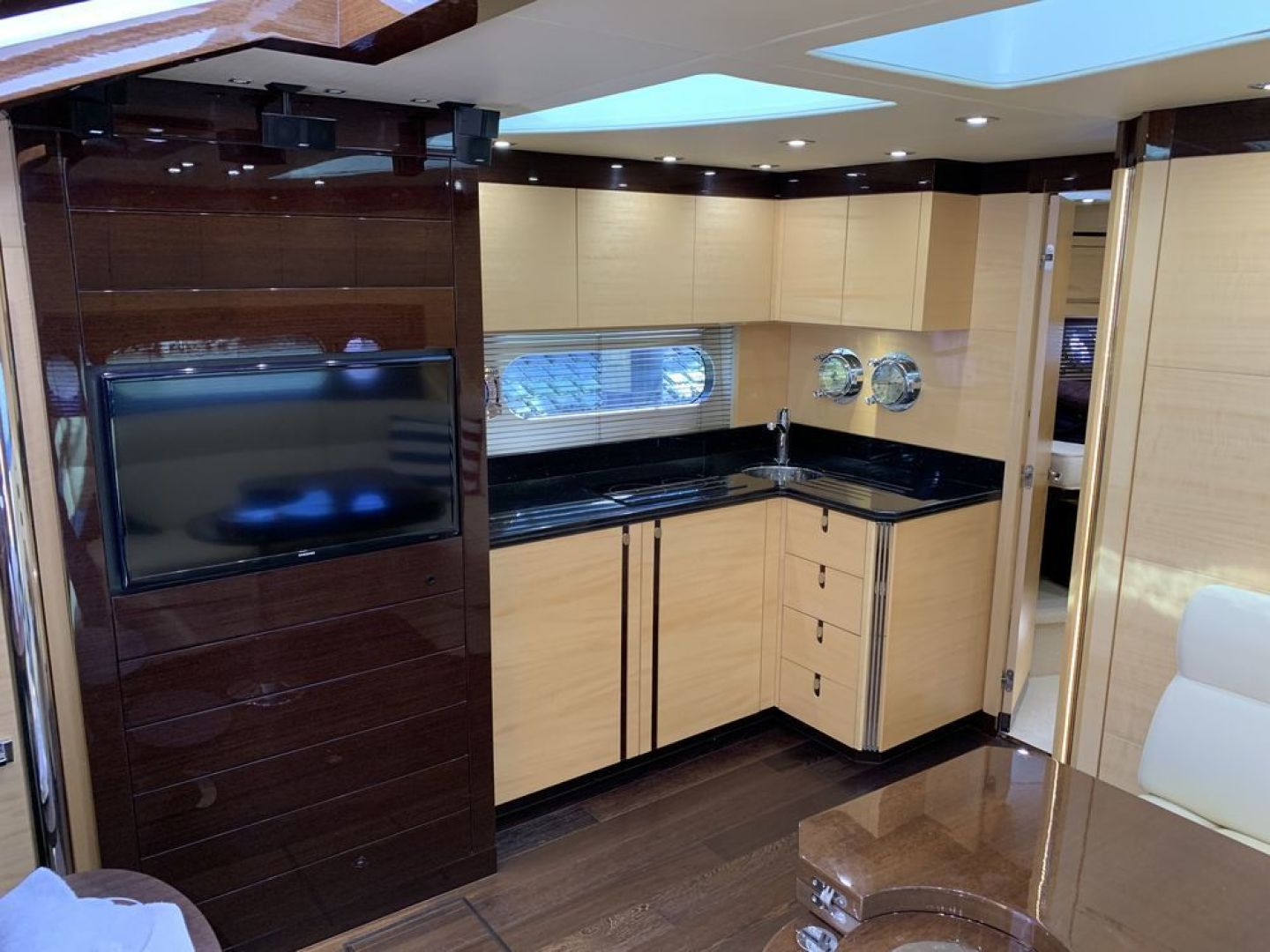 2014 Sunseeker San Remo - Image 9
