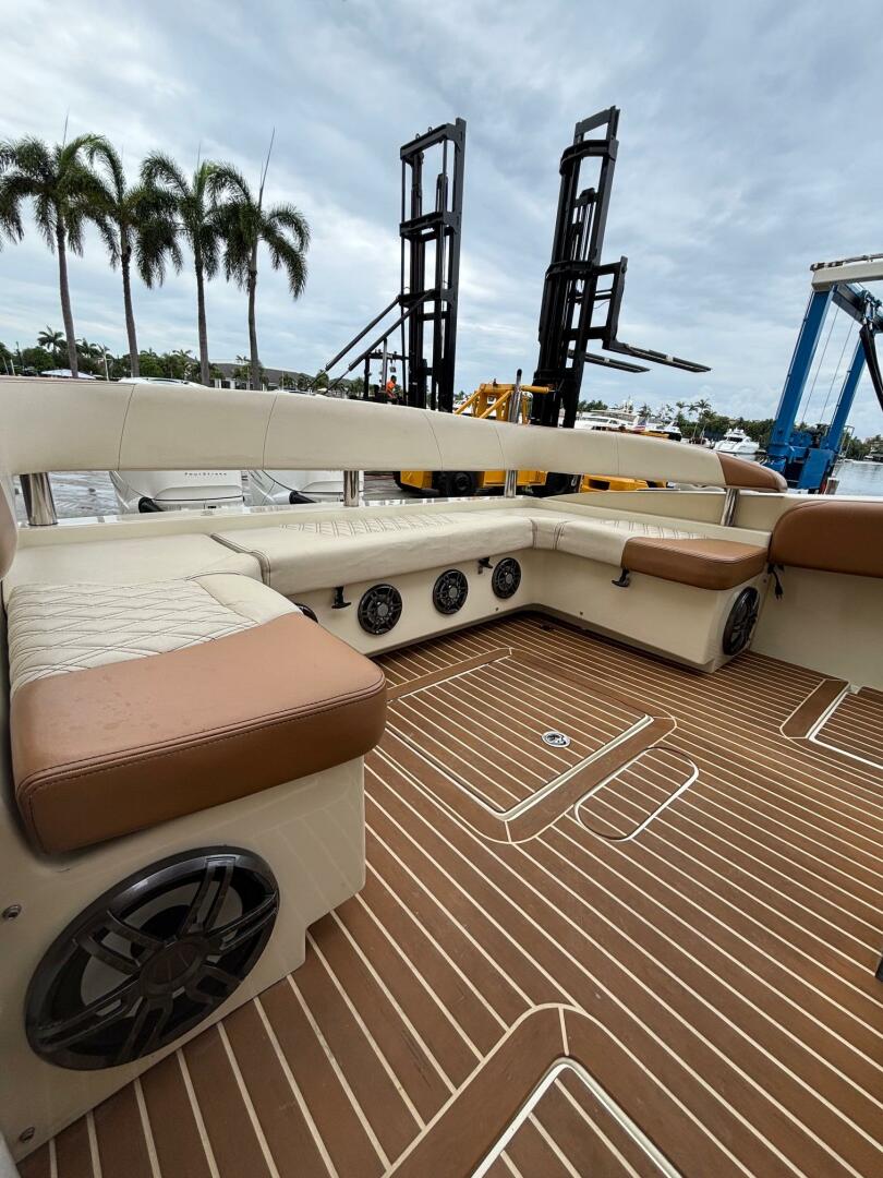 2013 Statement 35 Center Console - Image 29