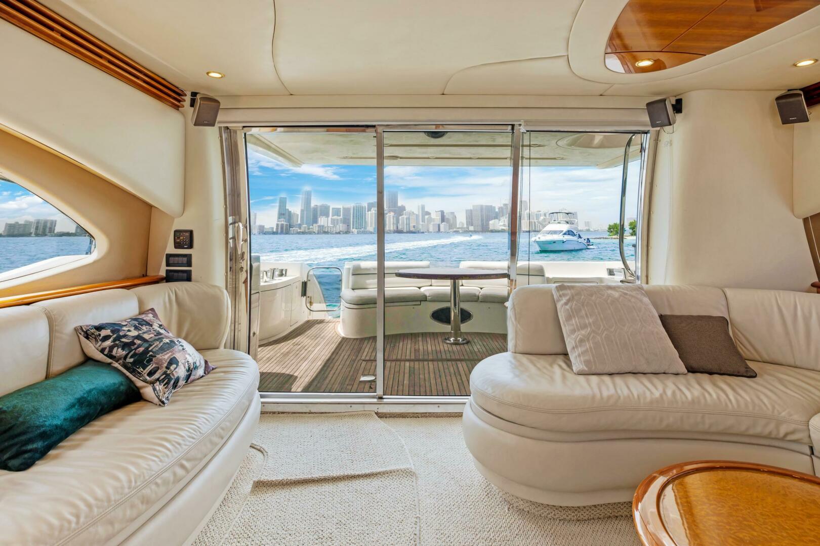 2004 Azimut Azimut 62 Base - Image 16