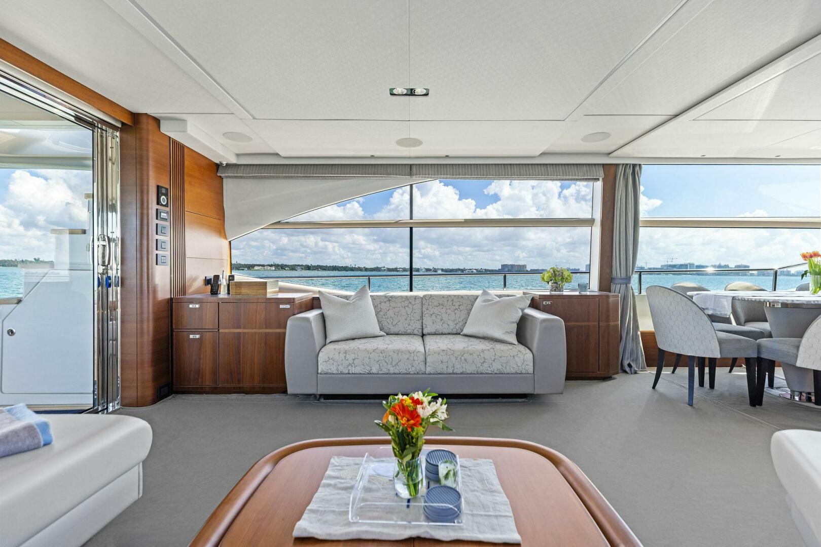 2018 Princess Y75 Motor Yacht - Image 11
