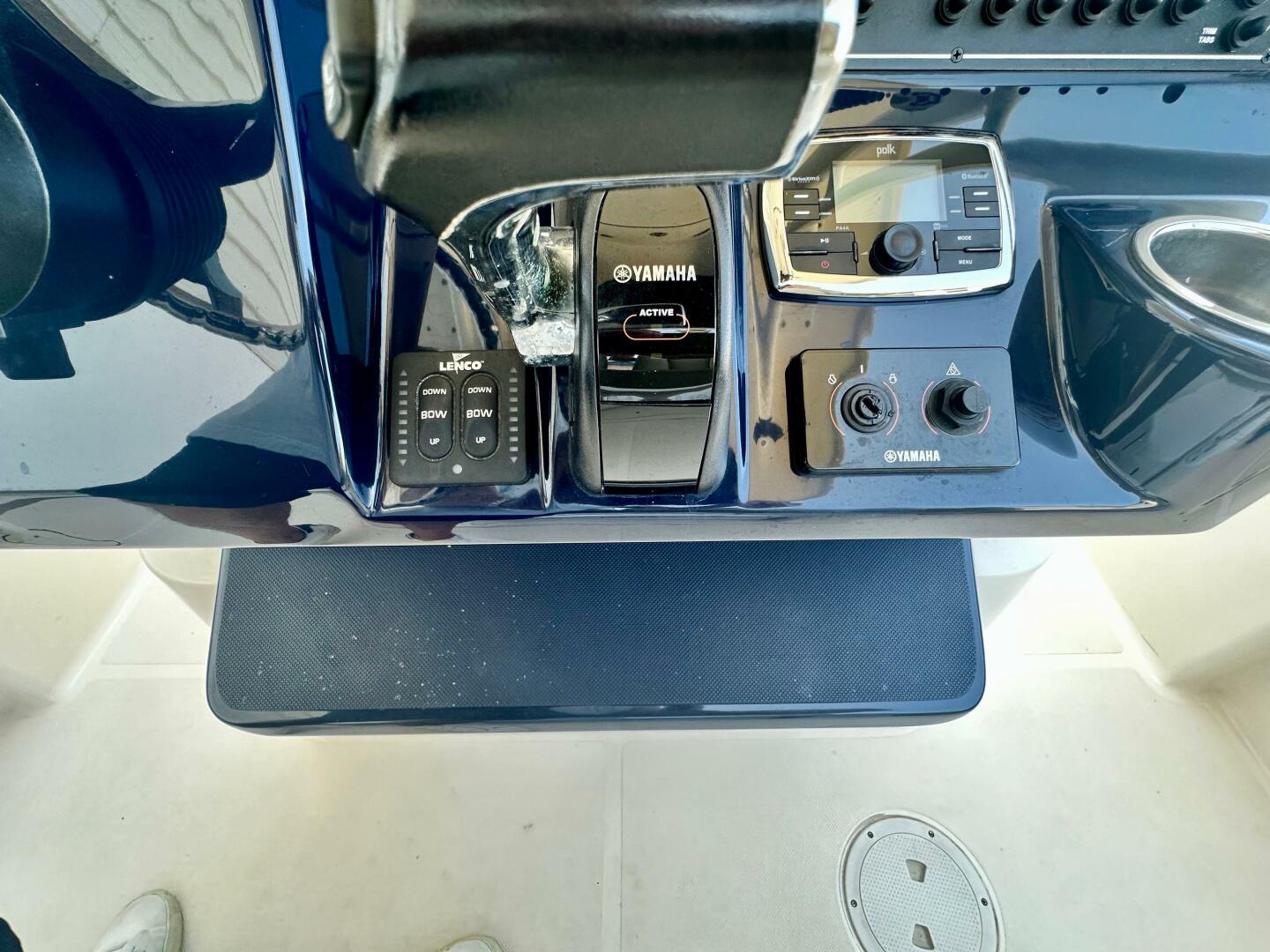 2016 PURSUIT C 238 Center Console Base - Image 43