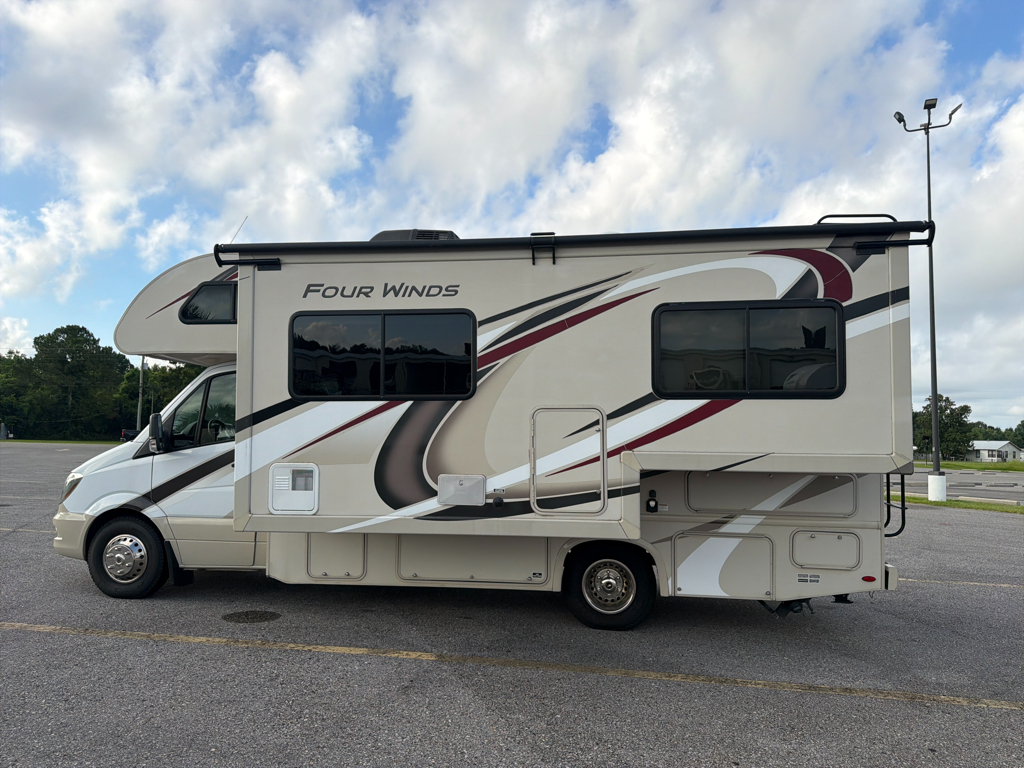 2019 Thor Motor Coach FOUR WINDS 24WS - Image 6