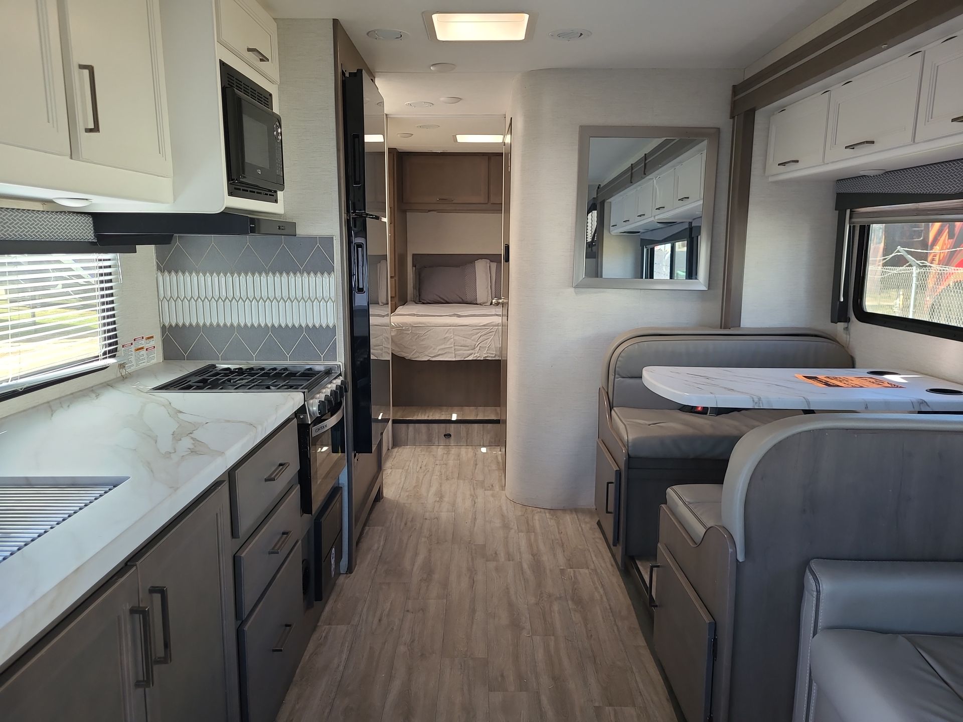 2025 Thor Motor Coach Four Winds 31MV - Image 14